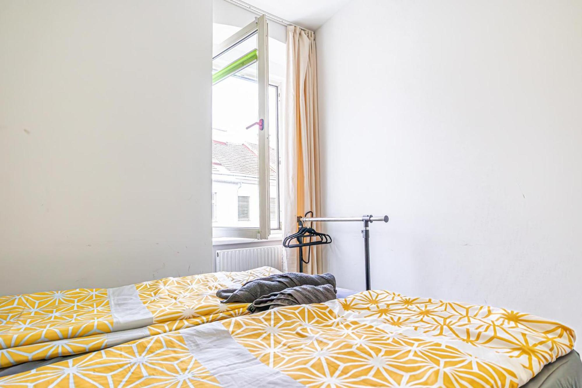 Near Schoenbrunn - Economy In Shared At Meidling Train Station Hostel *
