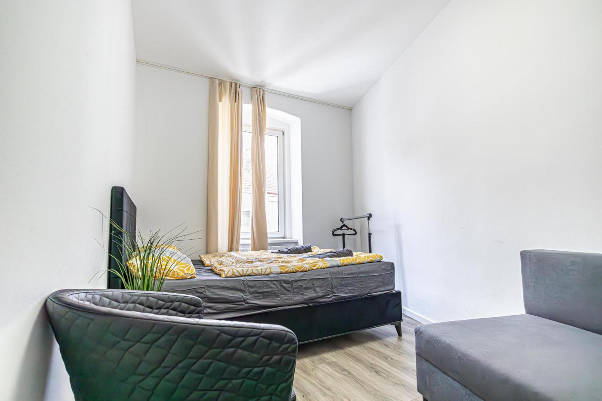Hostel Near Schoenbrunn - Economy In Shared At Meidling Train Station *