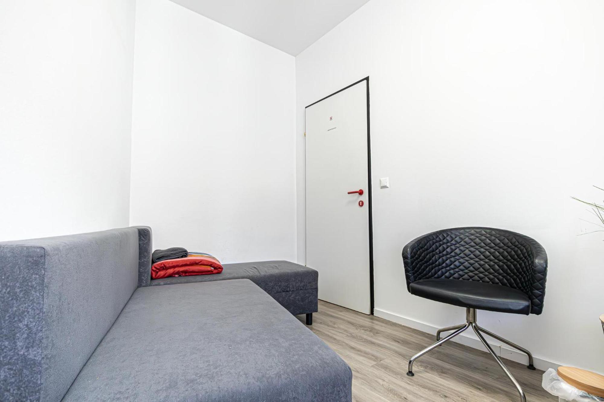 Near Schoenbrunn - Economy In Shared At Meidling Train Station Hostel *