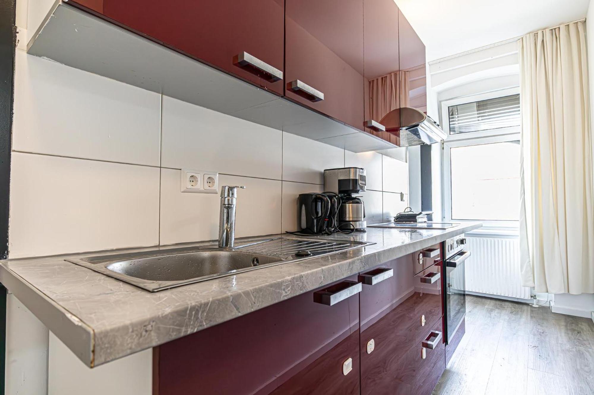 Hostel Near Schoenbrunn - Economy In Shared At Meidling Train Station Vienna
