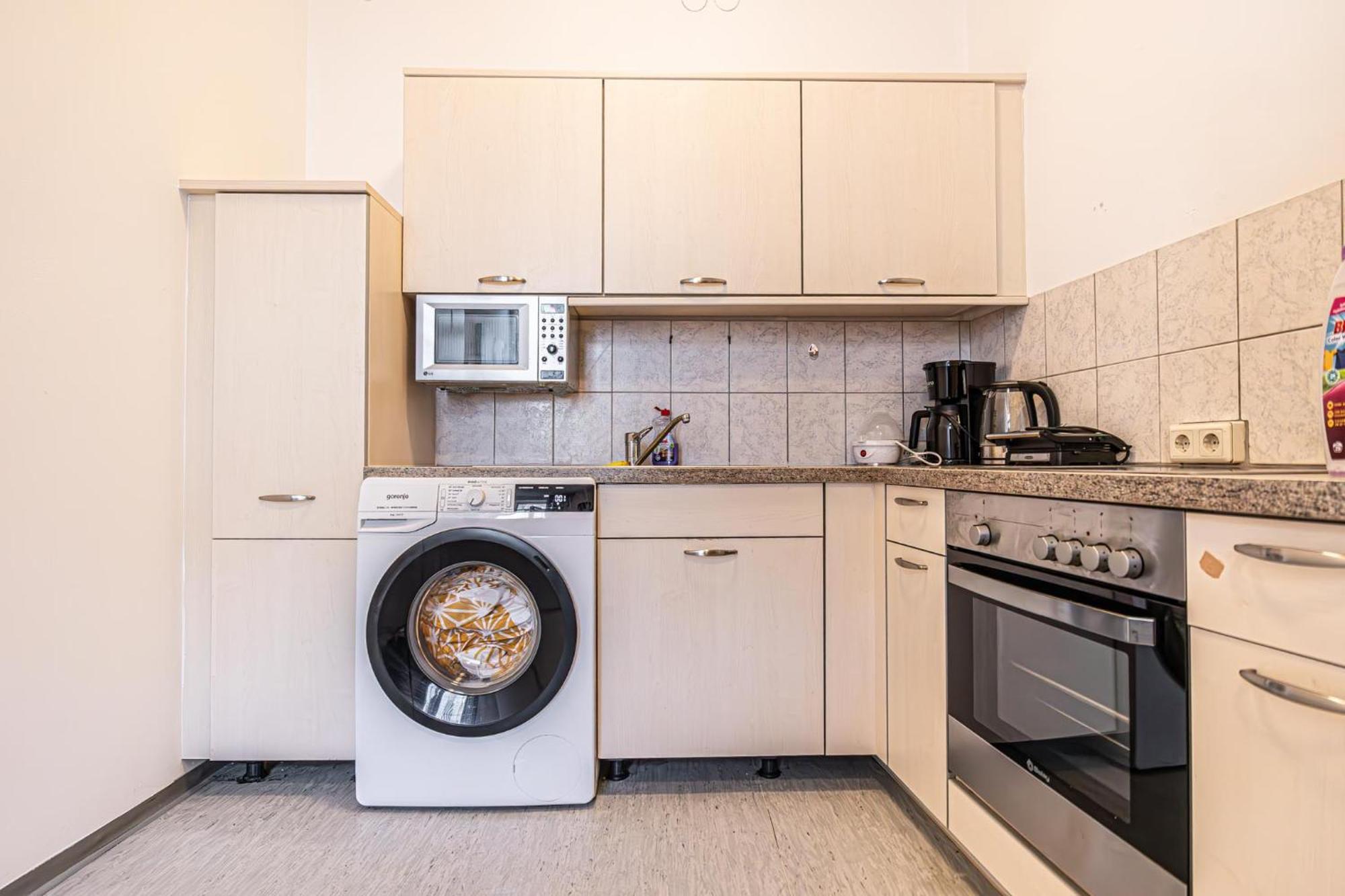 Hostel Near Schoenbrunn - Economy In Shared At Meidling Train Station Vienna