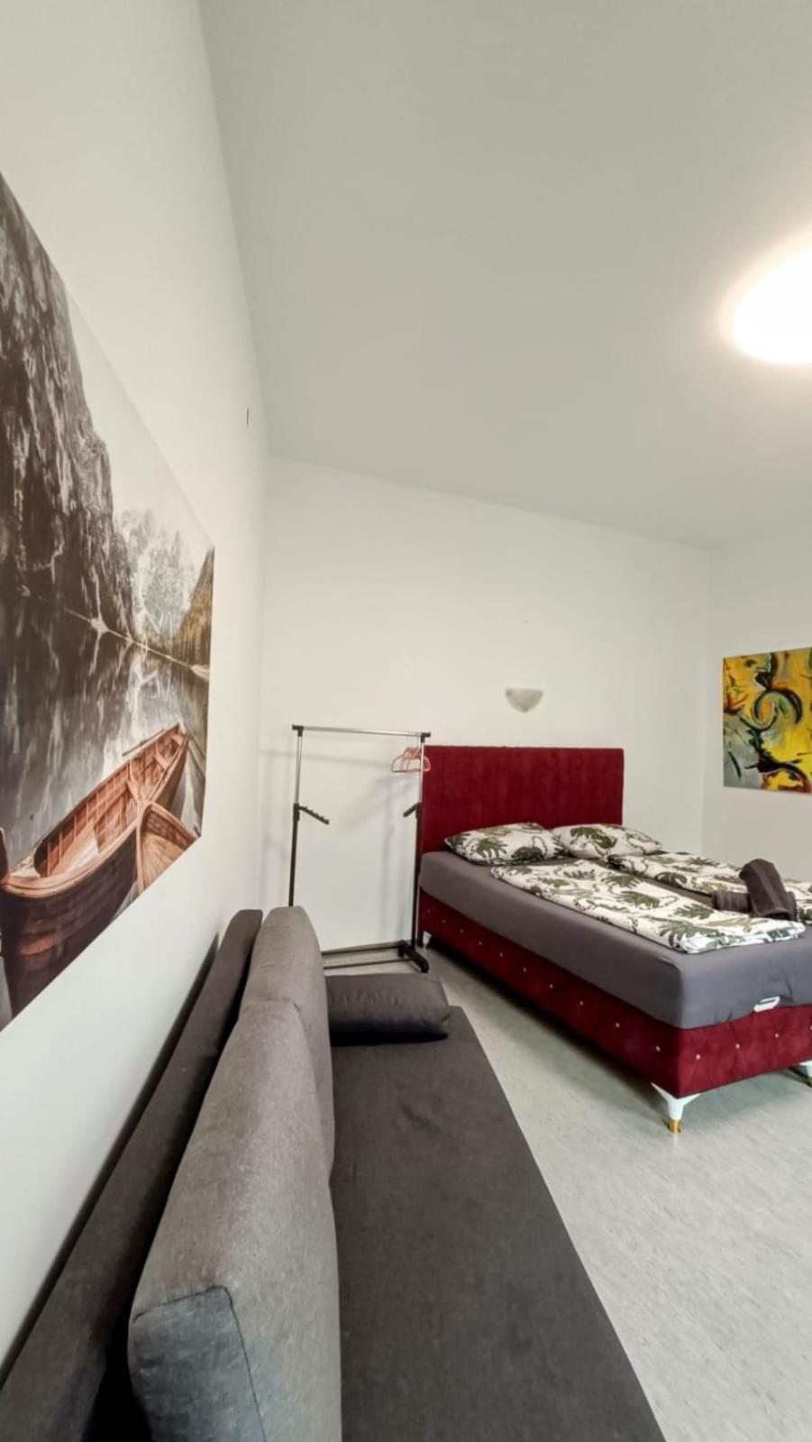 Near Schoenbrunn - Economy In Shared At Meidling Train Station Hostel *