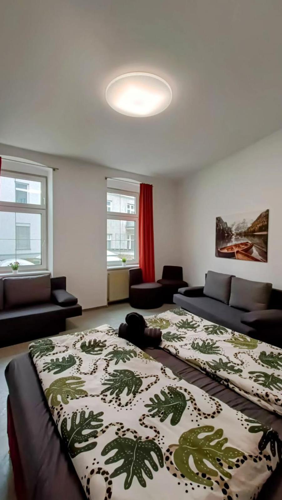 Near Schoenbrunn - Economy In Shared At Meidling Train Station Hostel *