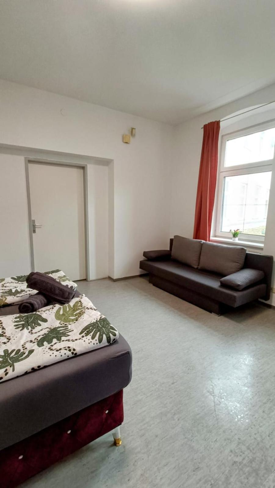 Near Schoenbrunn - Economy In Shared At Meidling Train Station Hostel Vienna