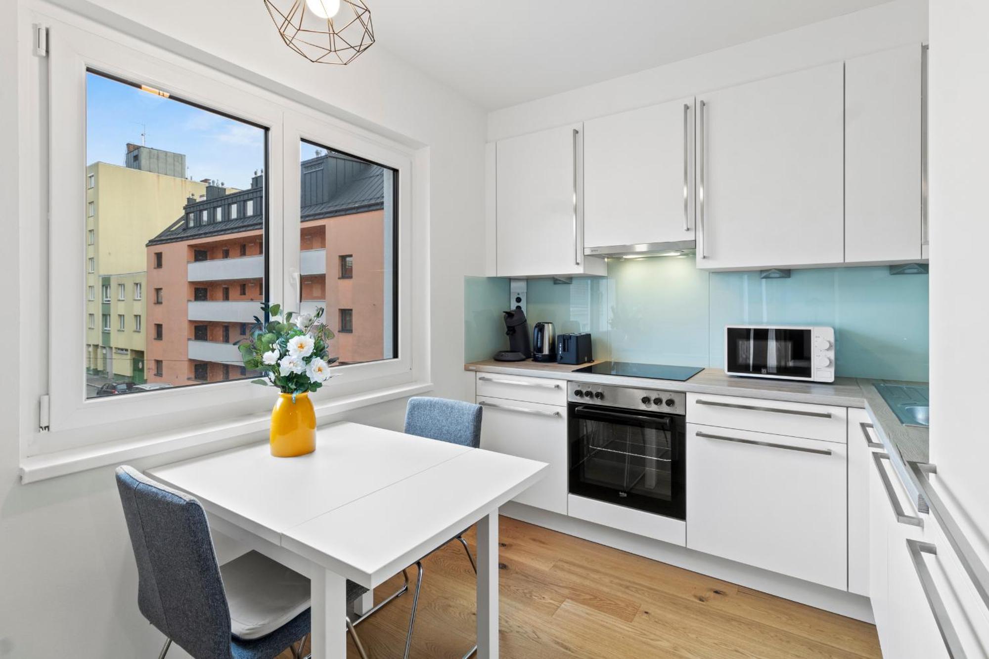 Apartment Free Parking I Balcony I 5 Min To Train Station
