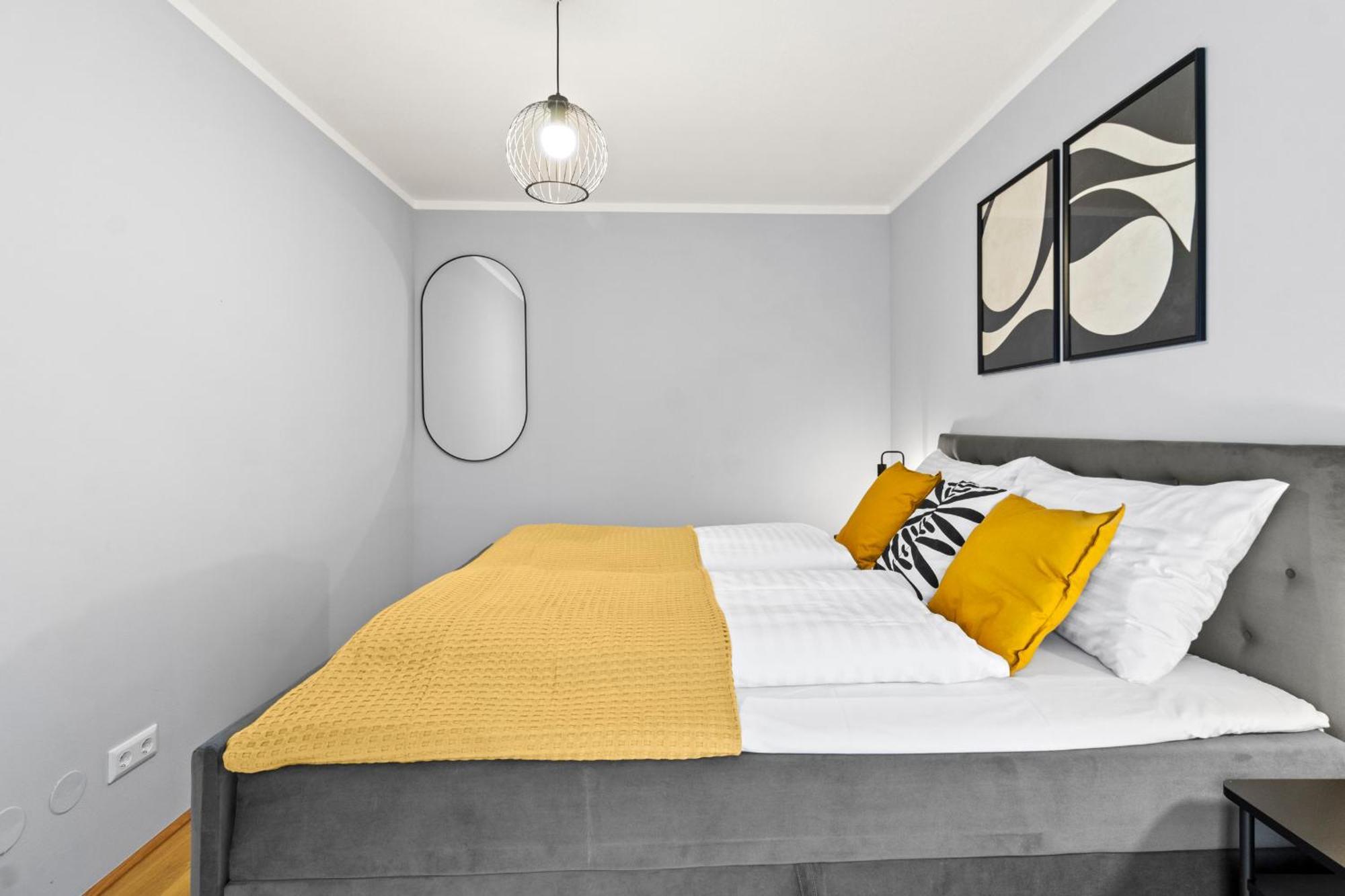 Apartment Free Parking I Balcony I 5 Min To Train Station