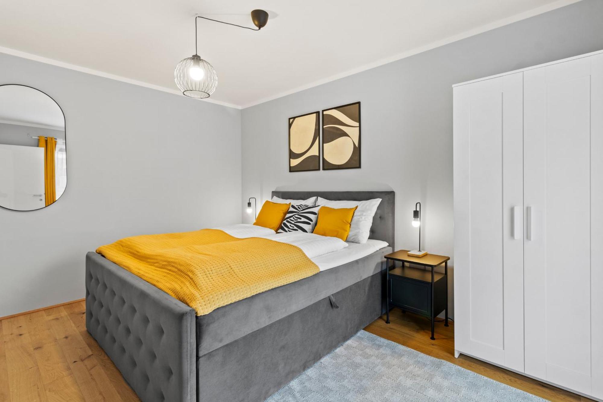 Apartment Free Parking I Balcony I 5 Min To Train Station