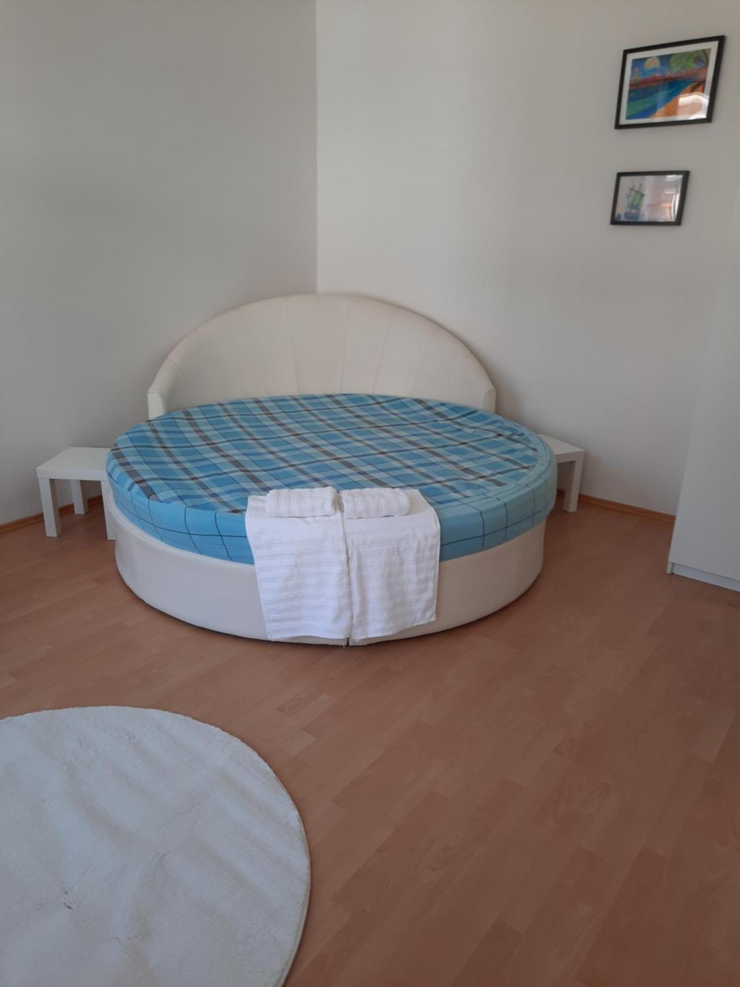 Romantic-1 Bedroom