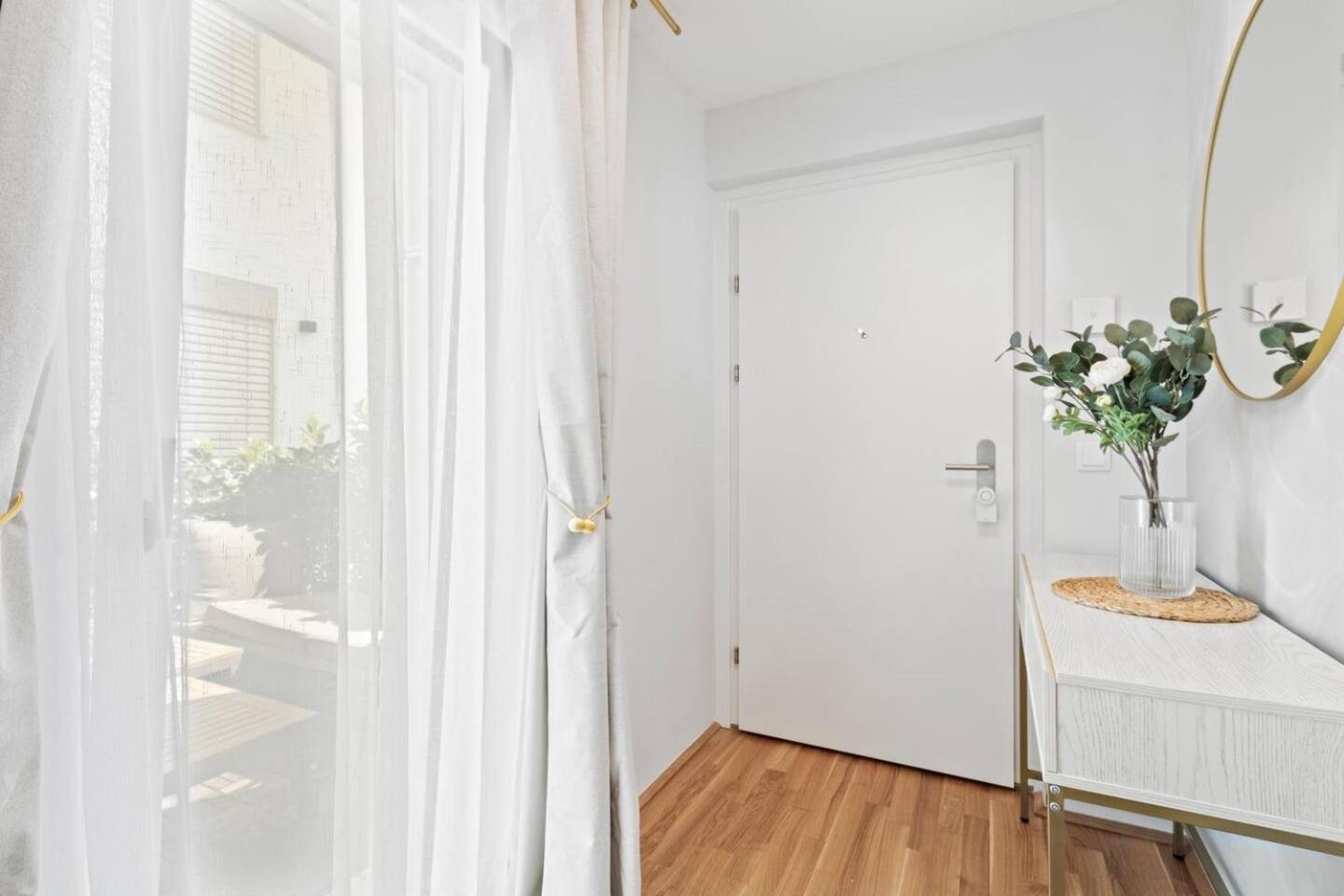 Apartment Balkon I Parkplatz I 5 Minuten Zum Einkaufszentrum I Schnelles Wlan