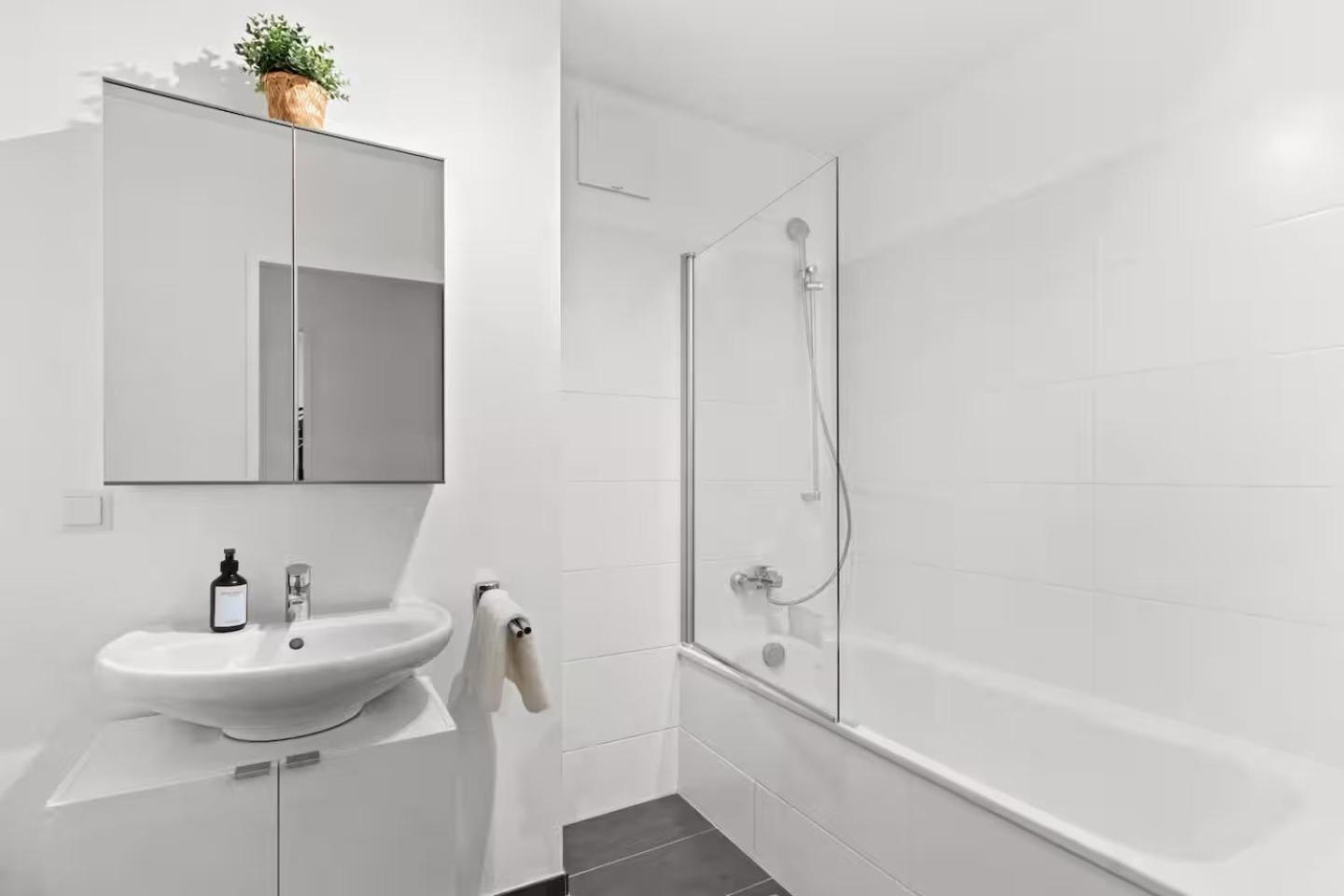 Fast Wifi I 3 Min Walk To Metro I On-site Parking For 19,90 Eur Apartamento Viena