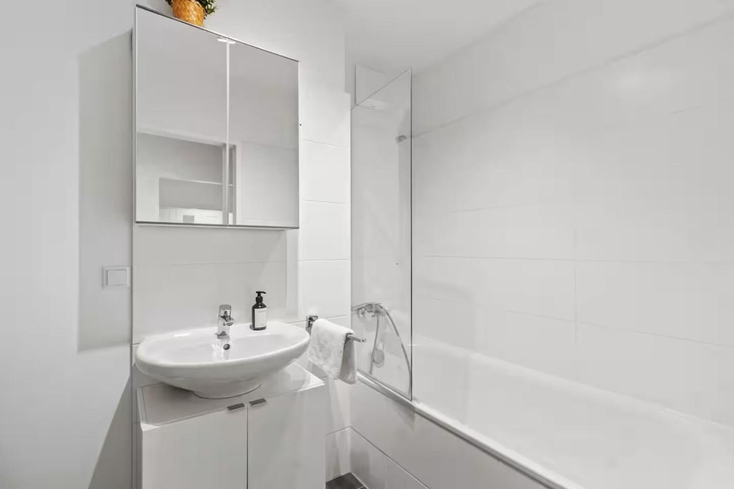 Fast Wifi - 3 Min Walk To Metro - On-site Parking For 19,90 Eur * Vienna