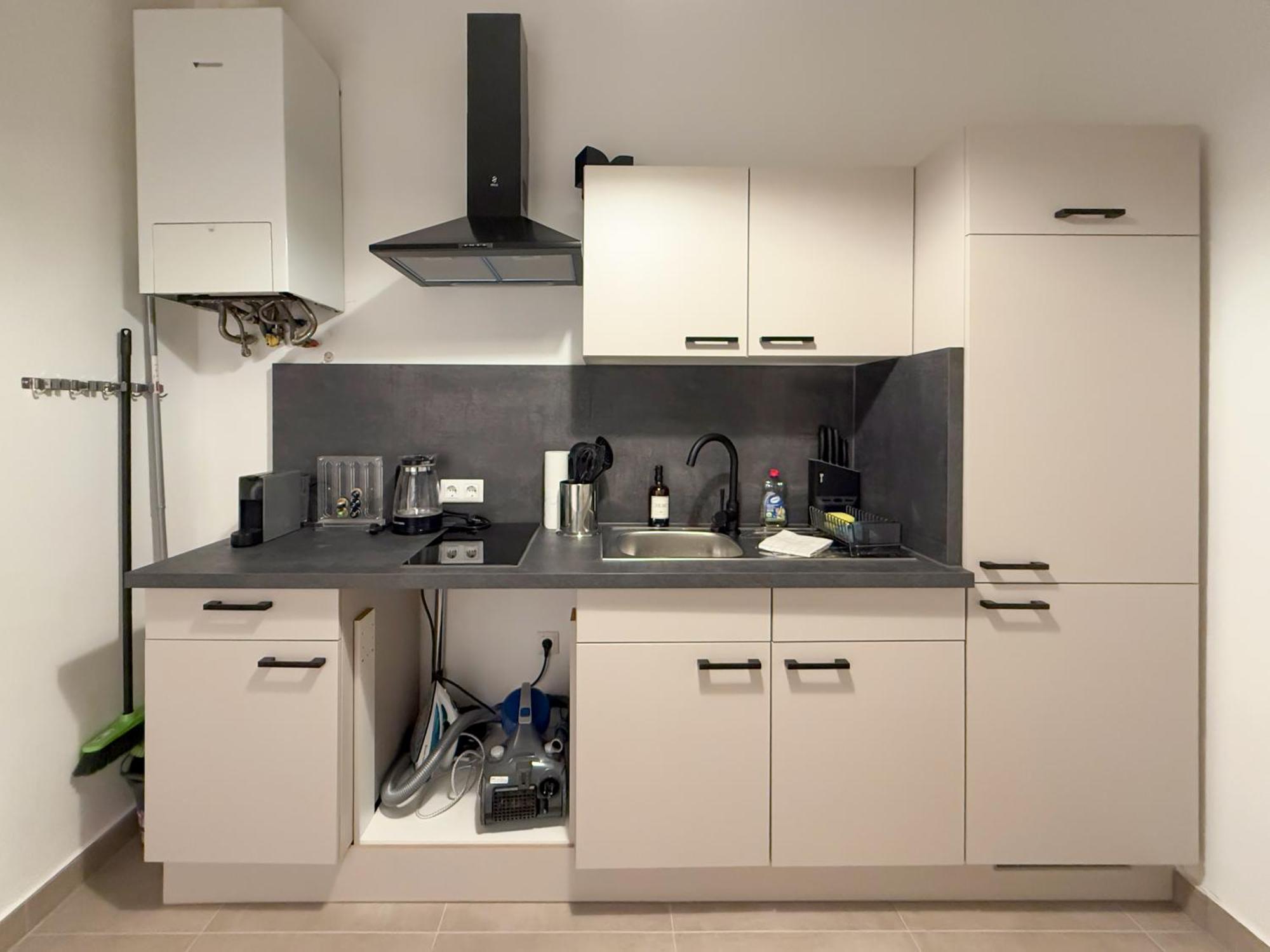 Brand New Renovated, Centre, Quiet Street, Amazing Location Vienna