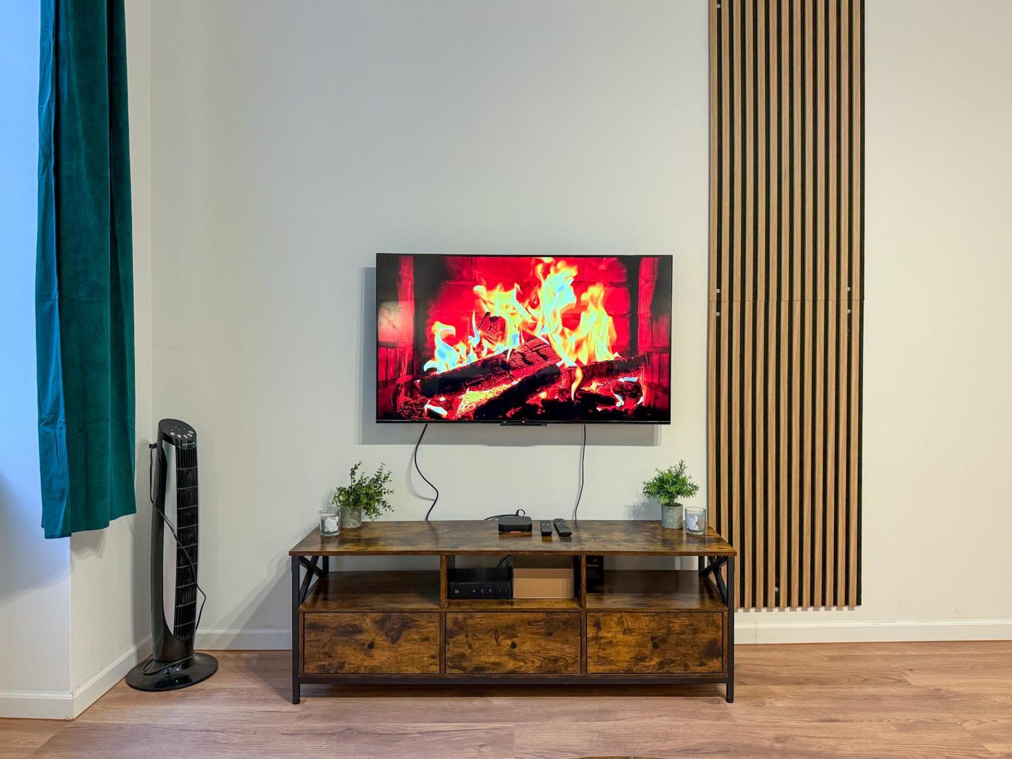 Apartment Brand New Renovated, New Ac, Centre, Quiet Street, Public Transport *