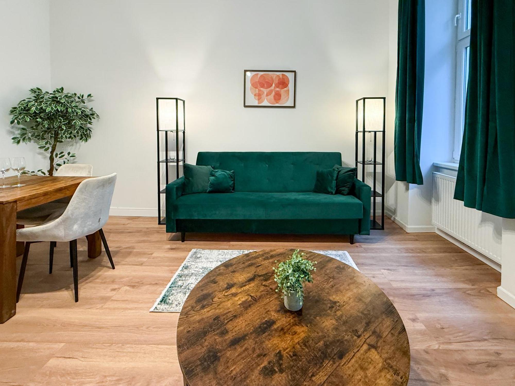 Brand New Renovated, New Ac, Centre, Quiet Street, Public Transport *