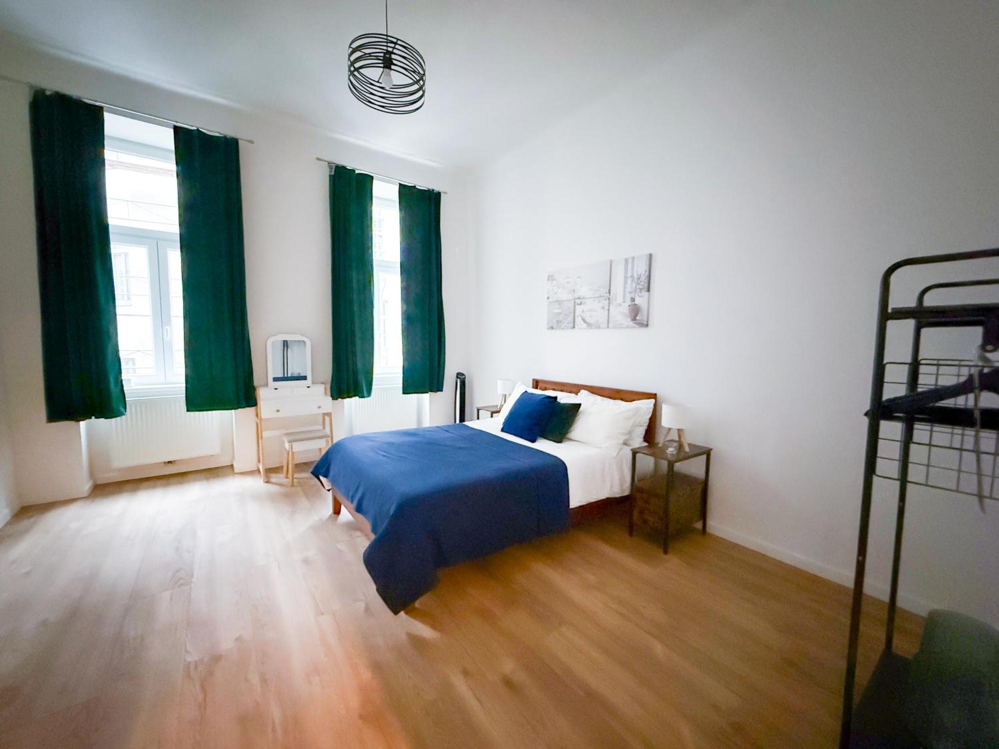 Brand New Renovated, Centre, Quiet Street, Amazing Location Vienna