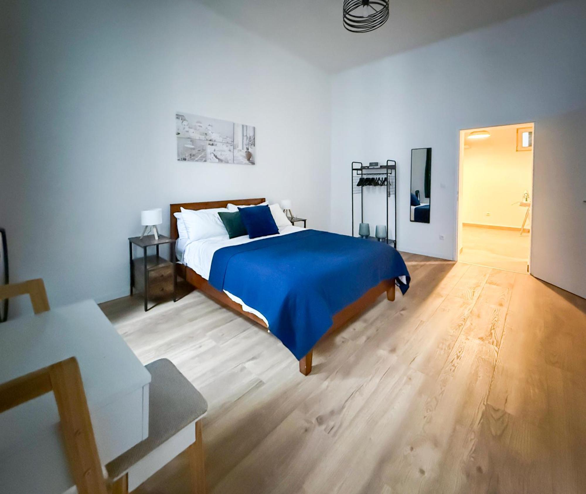 Brand New Renovated, Centre, Quiet Street, Amazing Location * Vienna