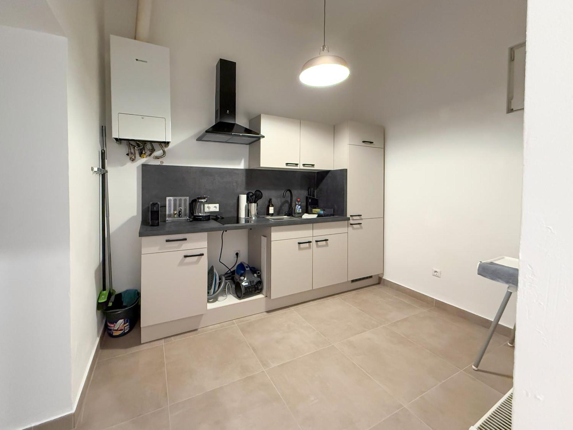 Brand New Renovated, Centre, Quiet Street, Amazing Location * Vienna