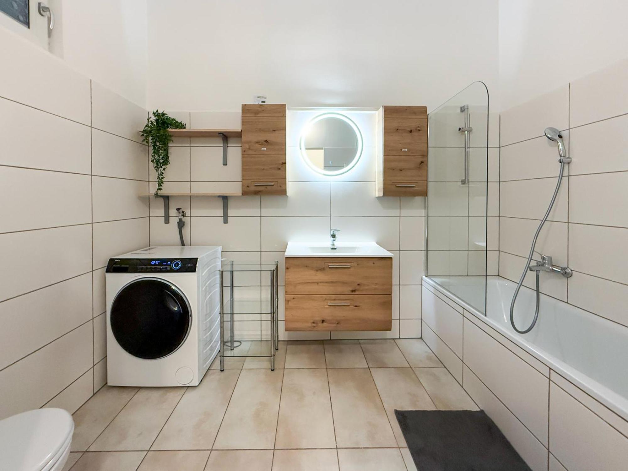 Brand New Renovated, Centre, Quiet Street, Amazing Location * Vienna