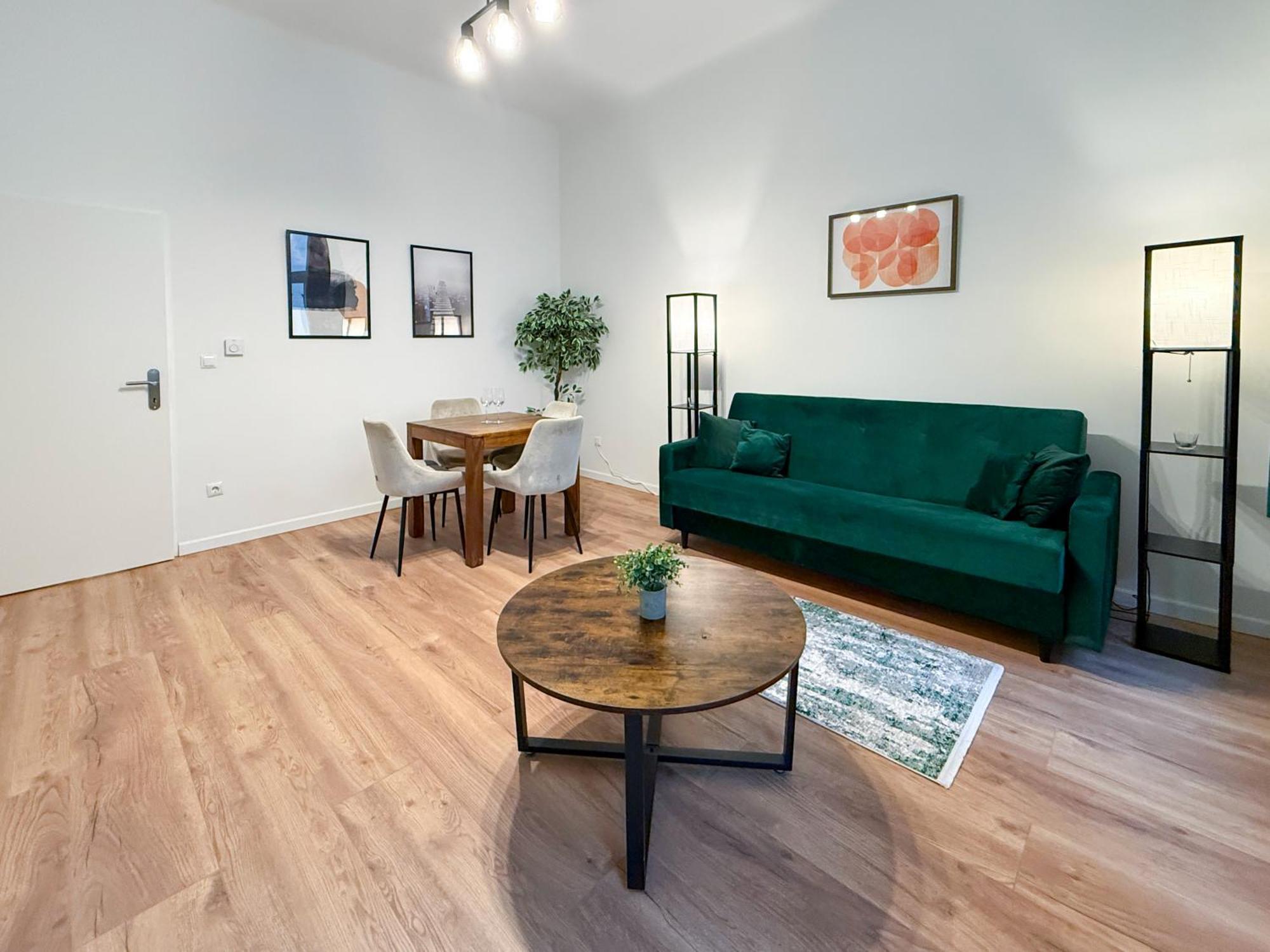 Apartment Brand New Renovated, Centre, Quiet Street, Amazing Location