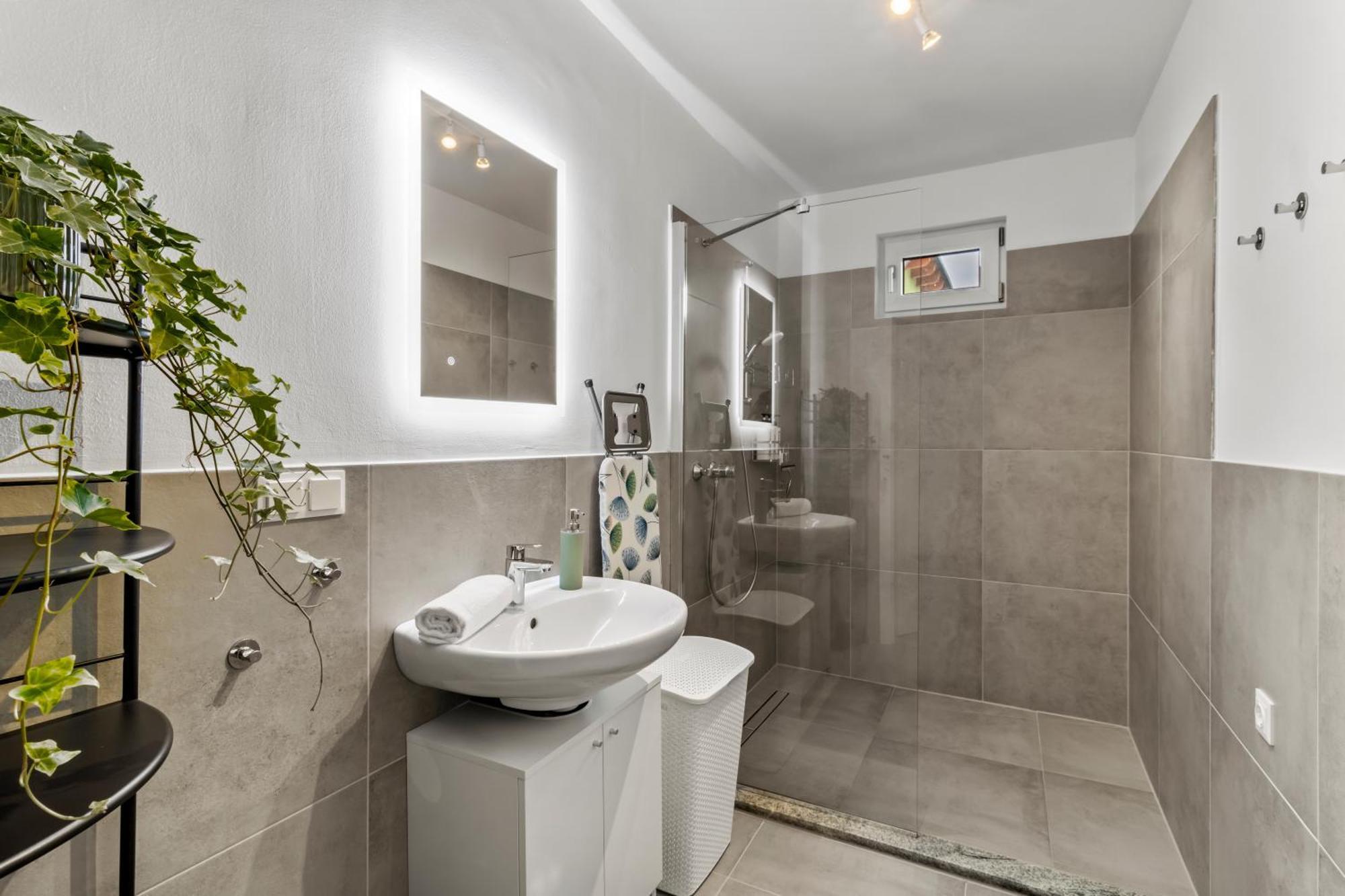 Apartment Noblenest Deluxe - Massage - Kaffee - Arbeitsplatz *