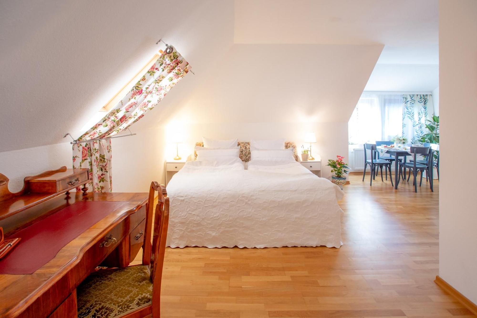 Marinela's Bed & Breakfast *