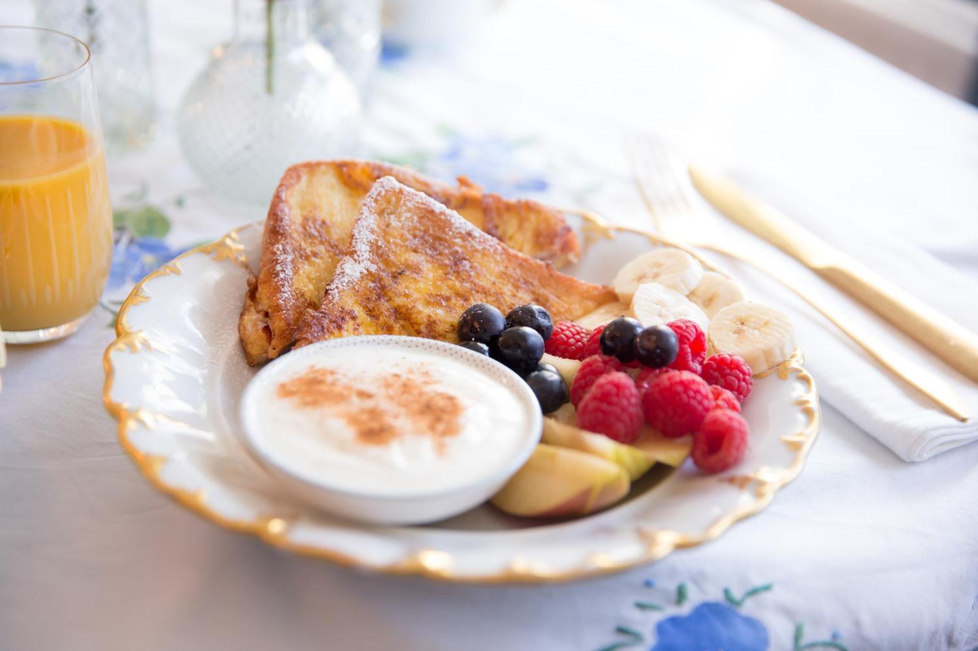 Marinela's Bed & Breakfast *