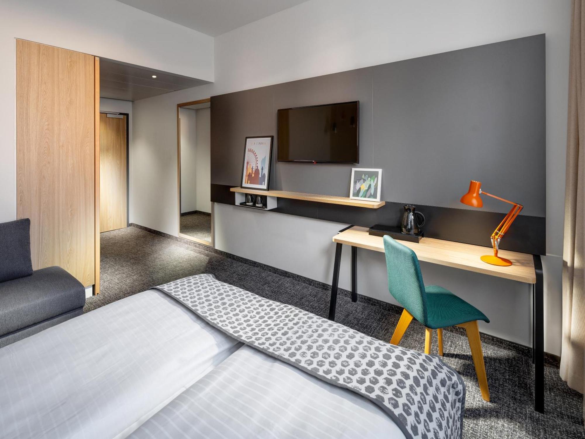 Clarion South Hotel