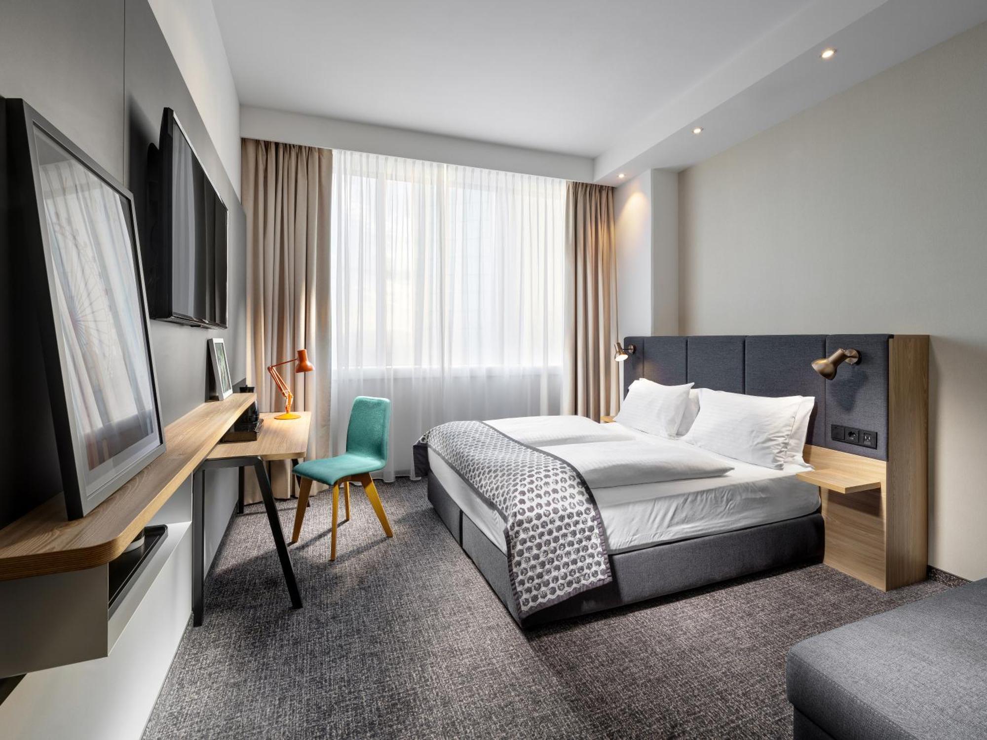 Clarion South Hotel 4*