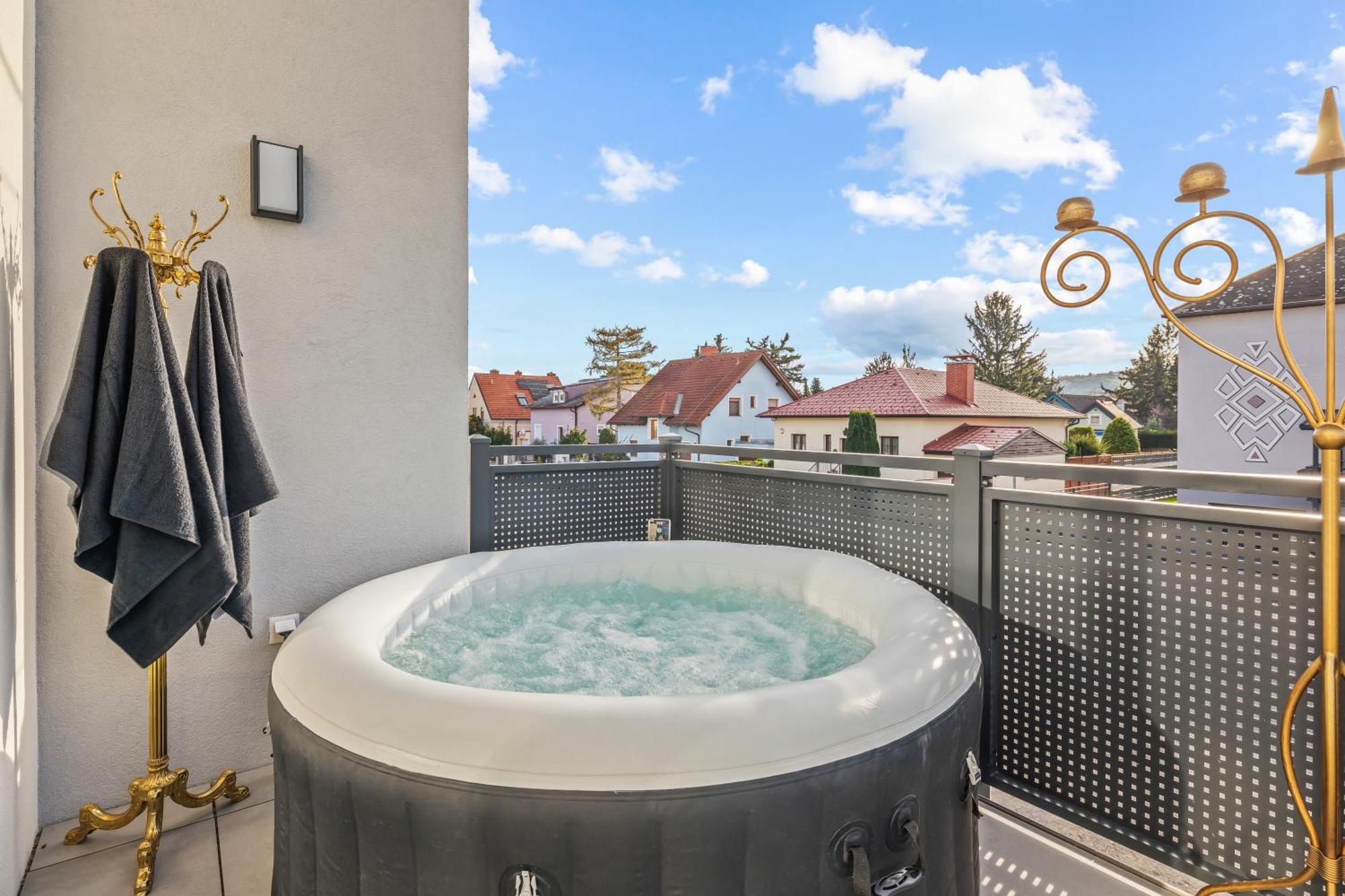Black - Whirlpool Terrace - Free Parking - Wifi Apartment Vienna