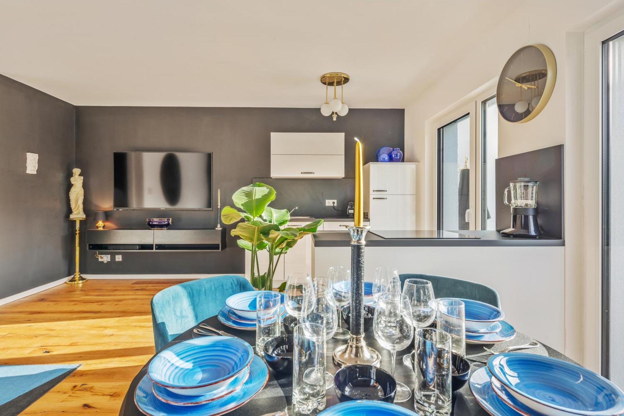 Black - Whirlpool Terrace - Free Parking - Wifi Apartment