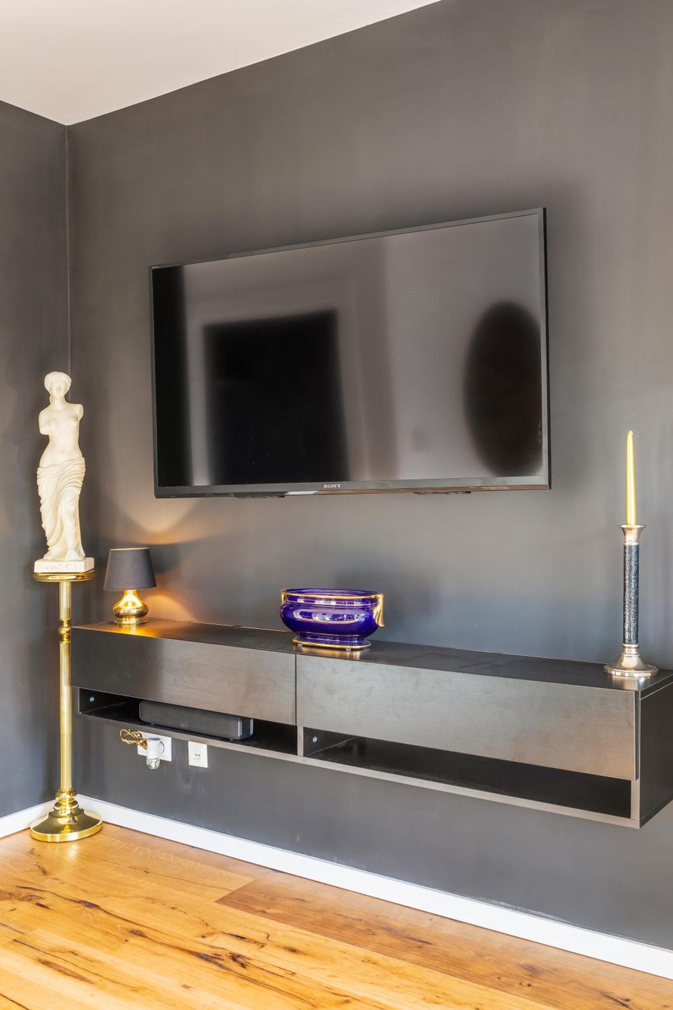 Black - Whirlpool Terrace - Free Parking - Wifi Apartment *