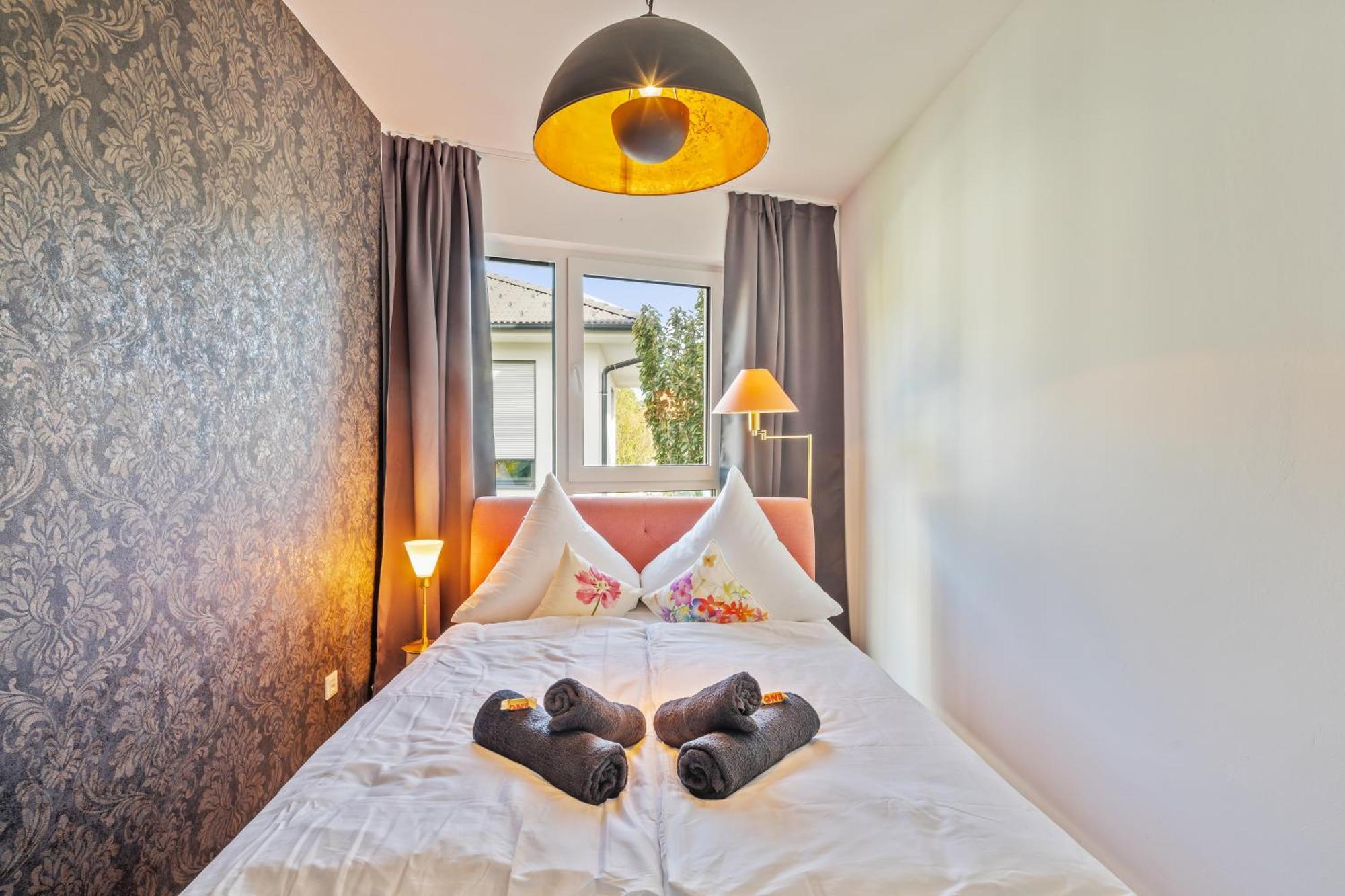 Black - Whirlpool Terrace - Free Parking - Wifi *