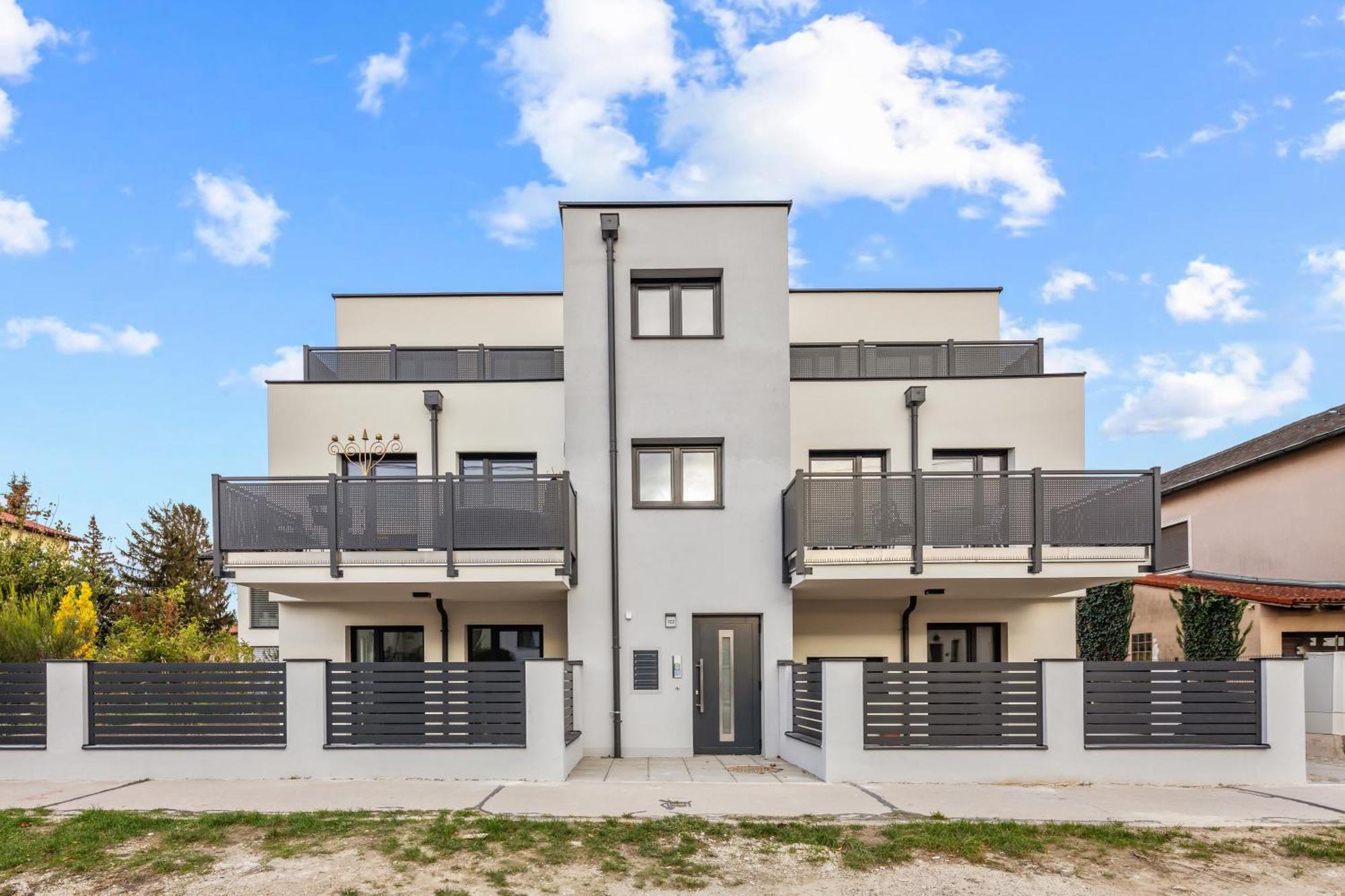 Black - Whirlpool Terrace - Free Parking - Wifi Apartment