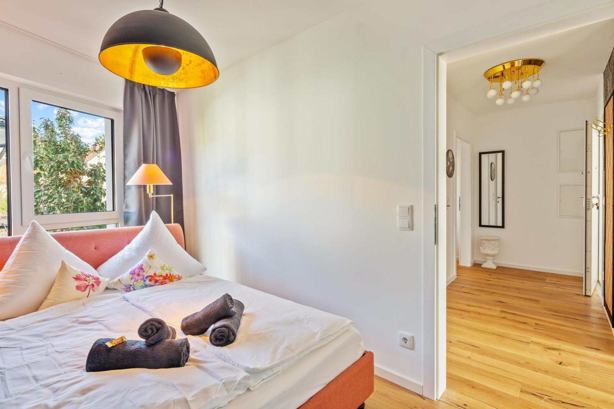 Black - Whirlpool Terrace - Free Parking - Wifi Apartment *