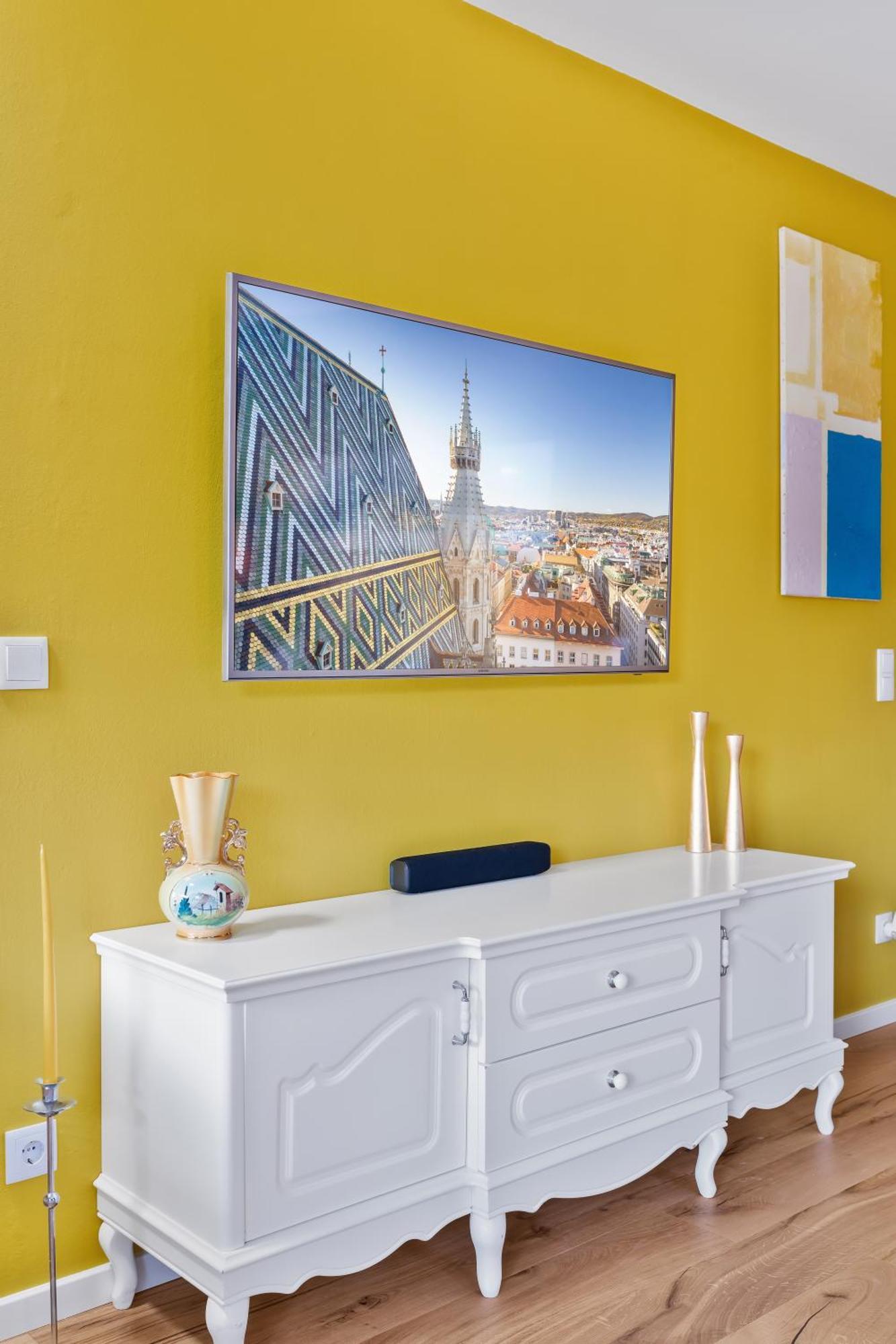 Yellow - Whirlpool Garden - Free Parking - Wifi *