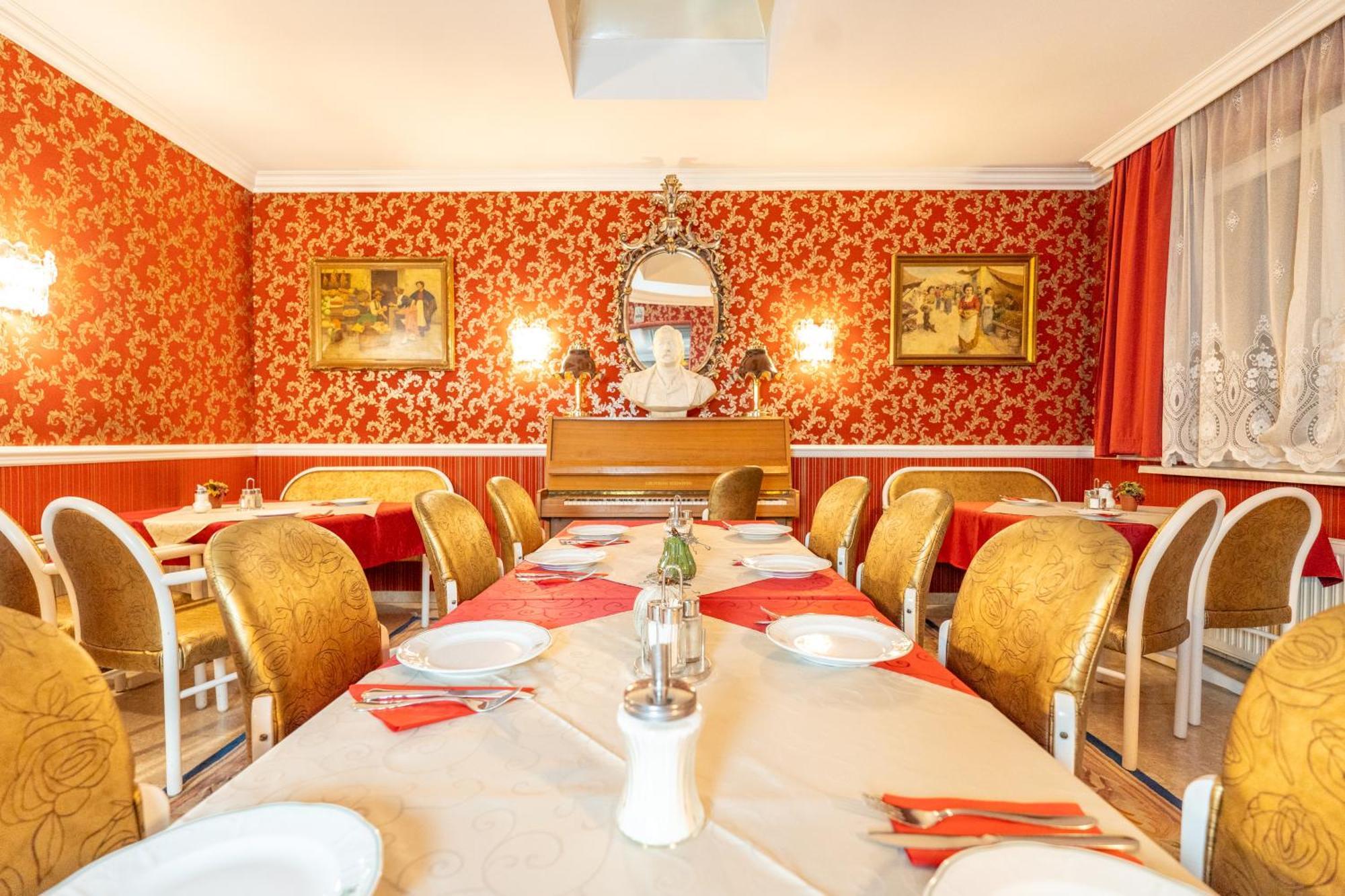 Hotel Urania