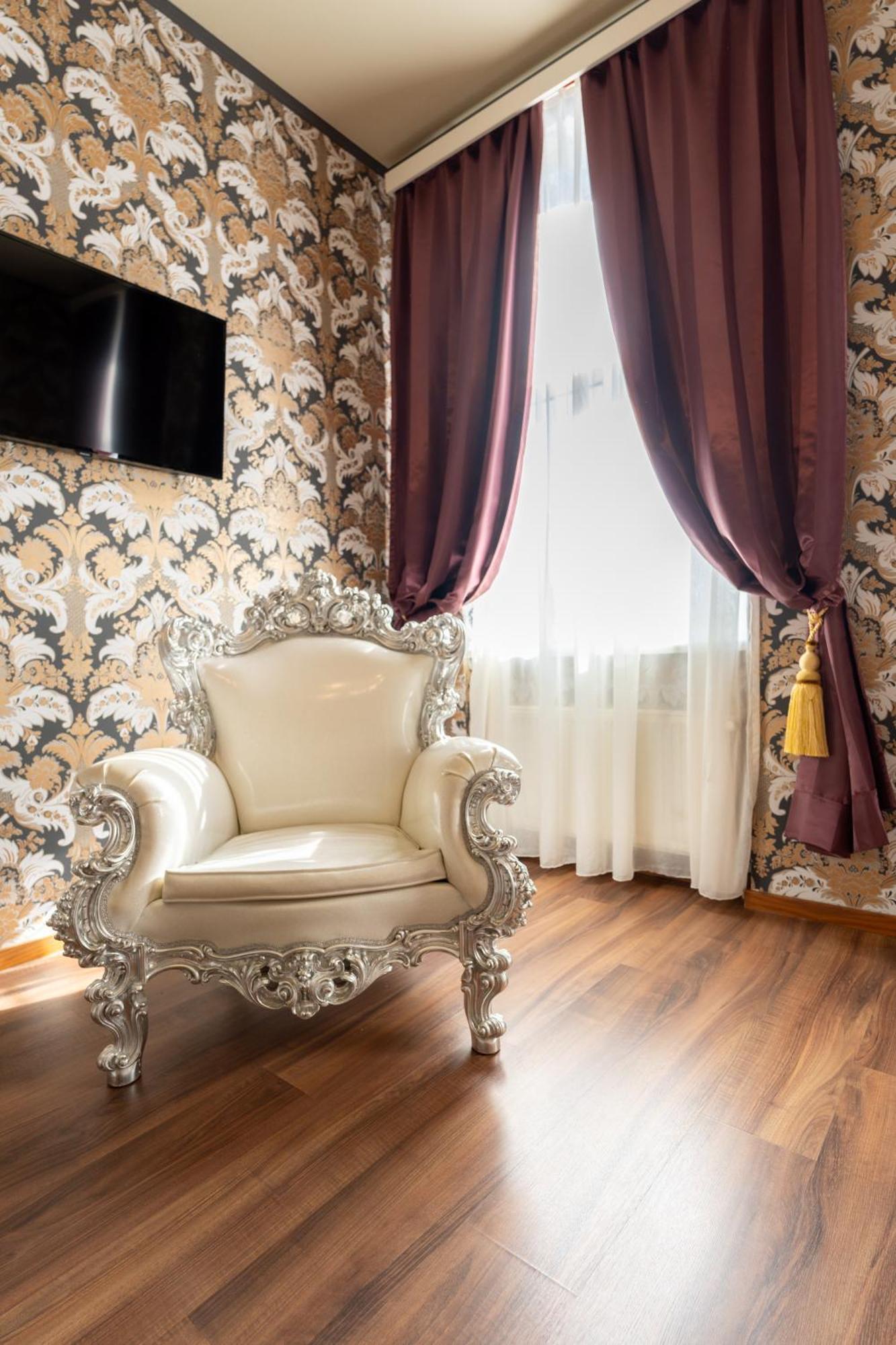 Urania Hotel