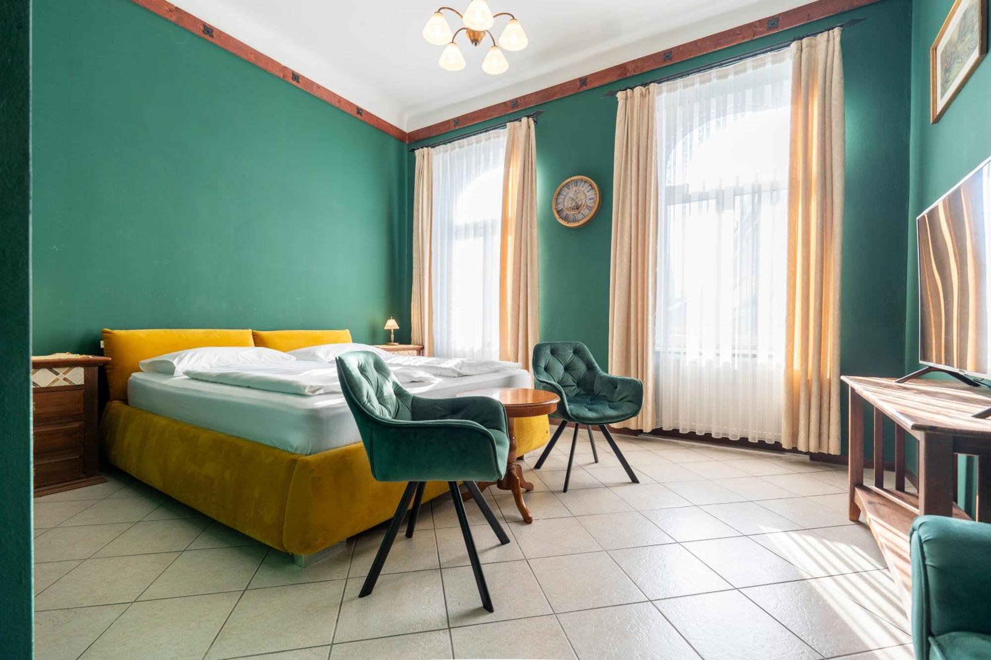 Urania Hotel 3*