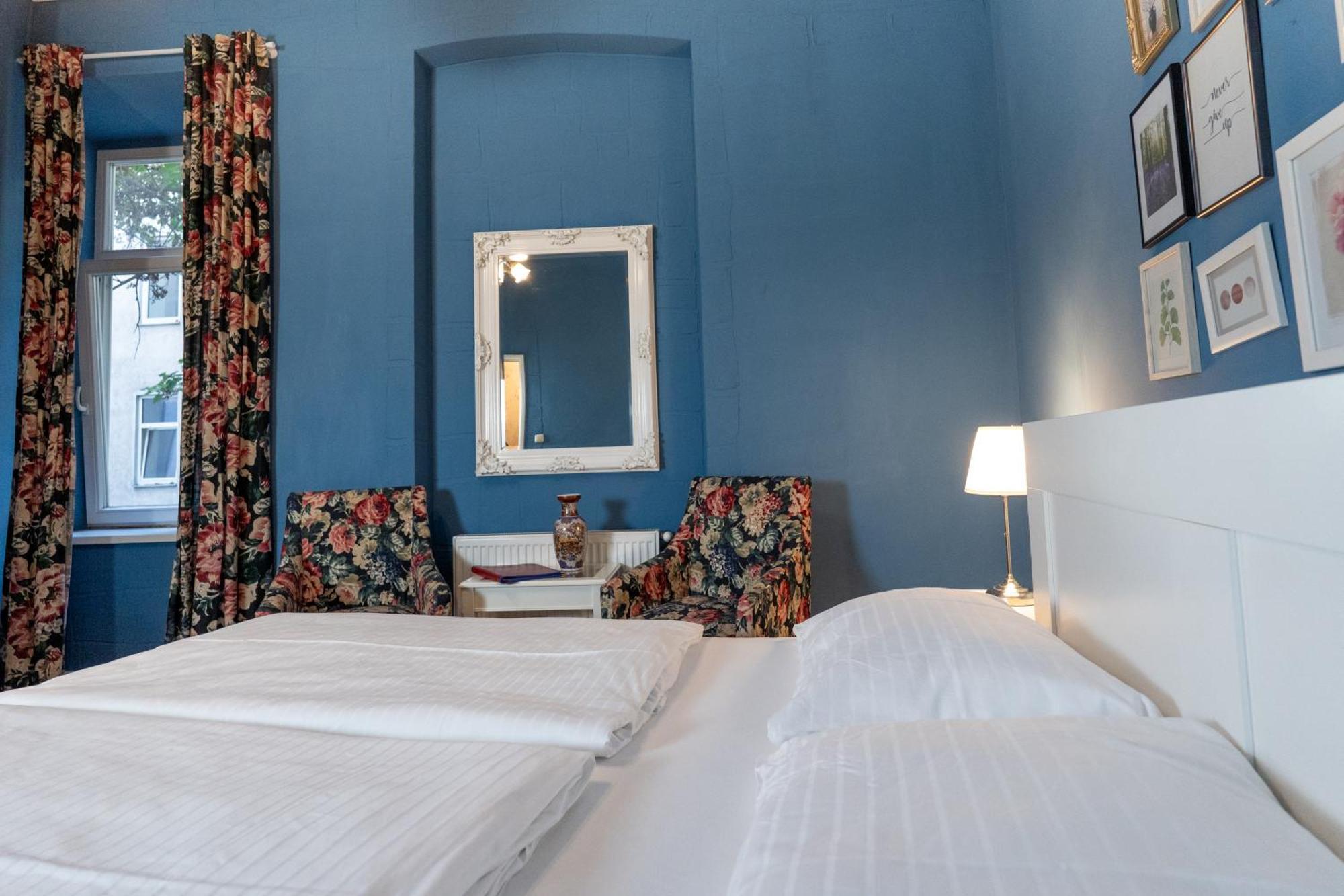 Urania Hotel
