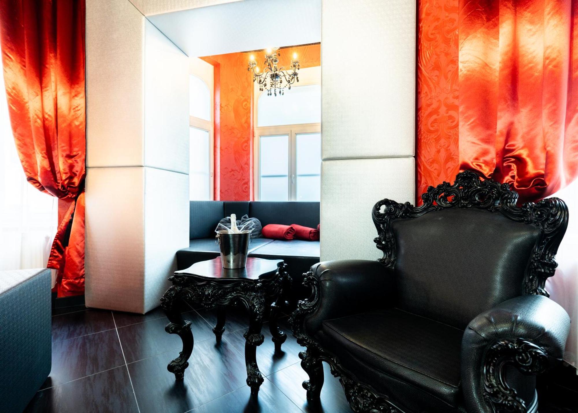 Hotel Urania 3*