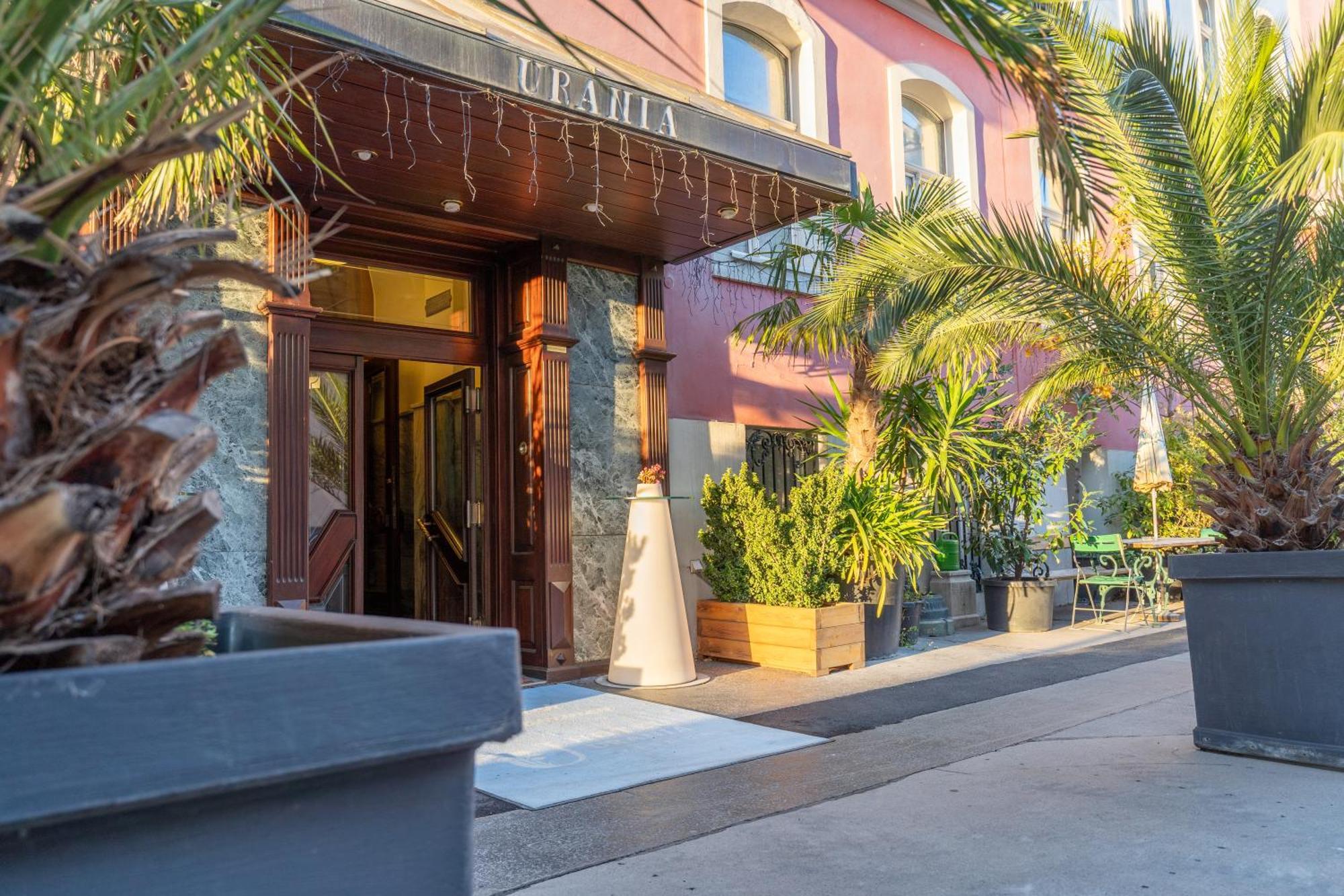 Urania Hotel 3*