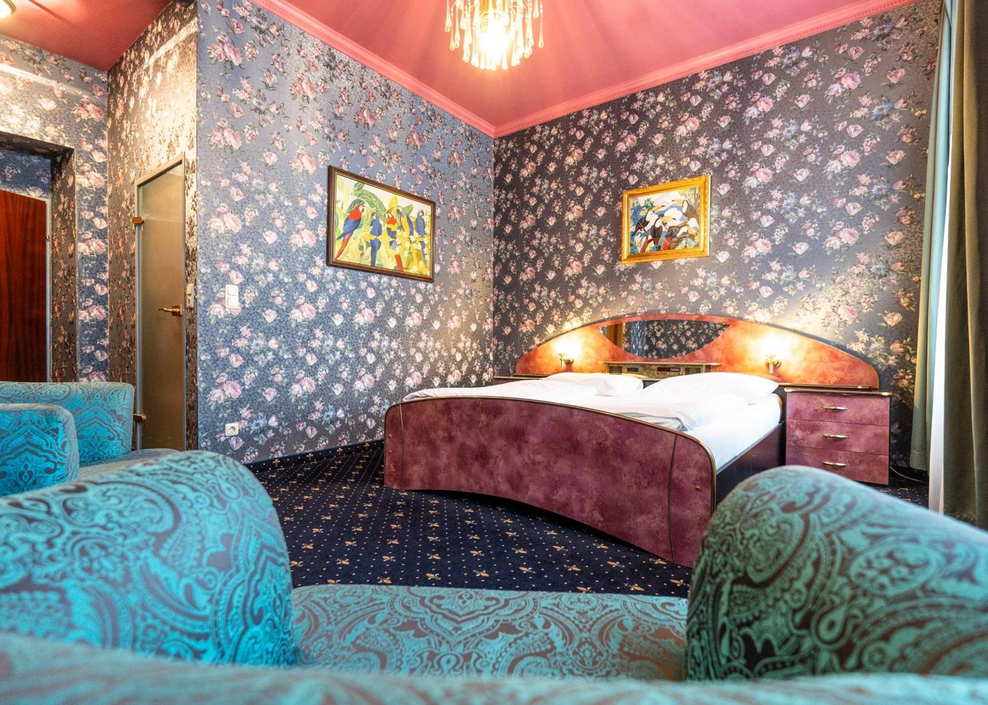 Urania Hotel