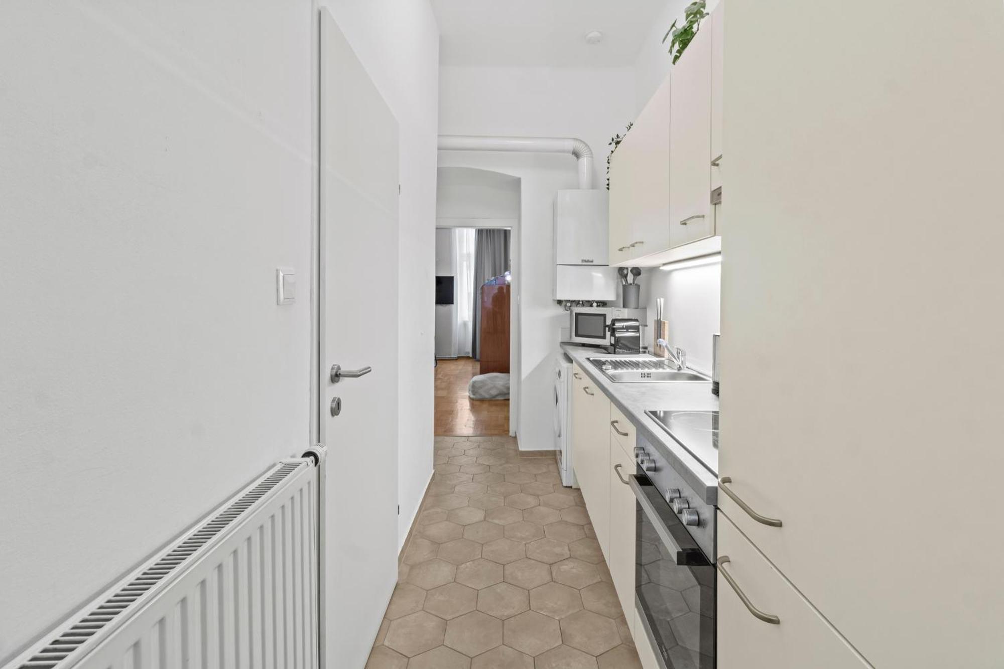 Spacious 2 Bedroom I 2 Minutes To Metro And Train Station Apartment Vienna