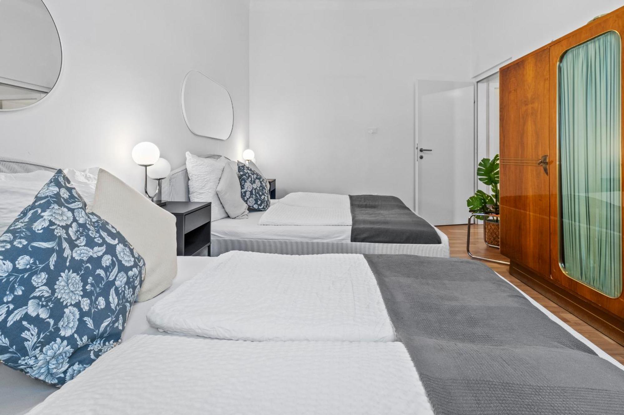 Apartment Spacious 2 Bedroom I 2 Minutes To Metro And Train Station Vienna