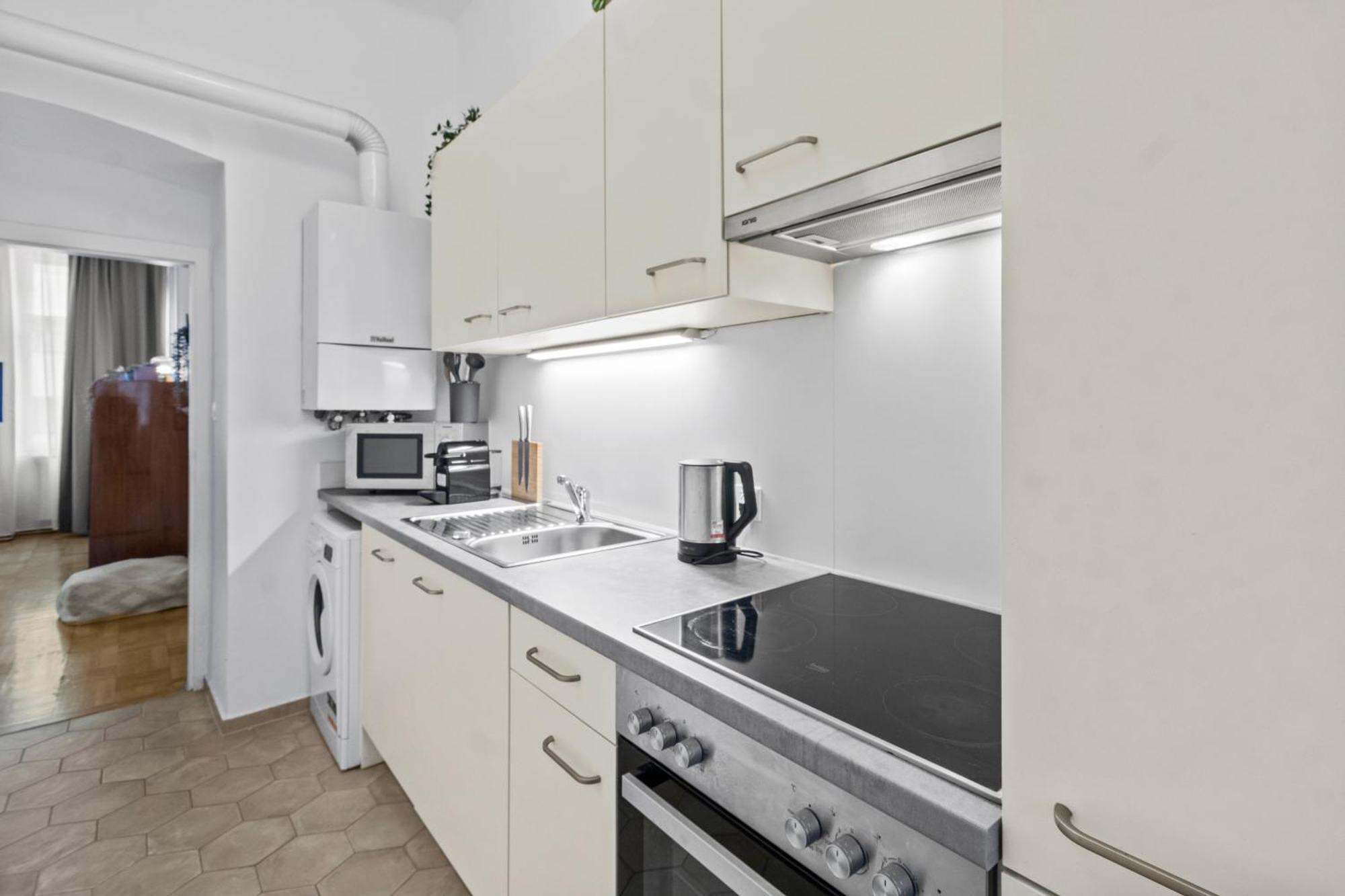 Spacious 2 Bedroom I 2 Minutes To Metro And Train Station Vienna