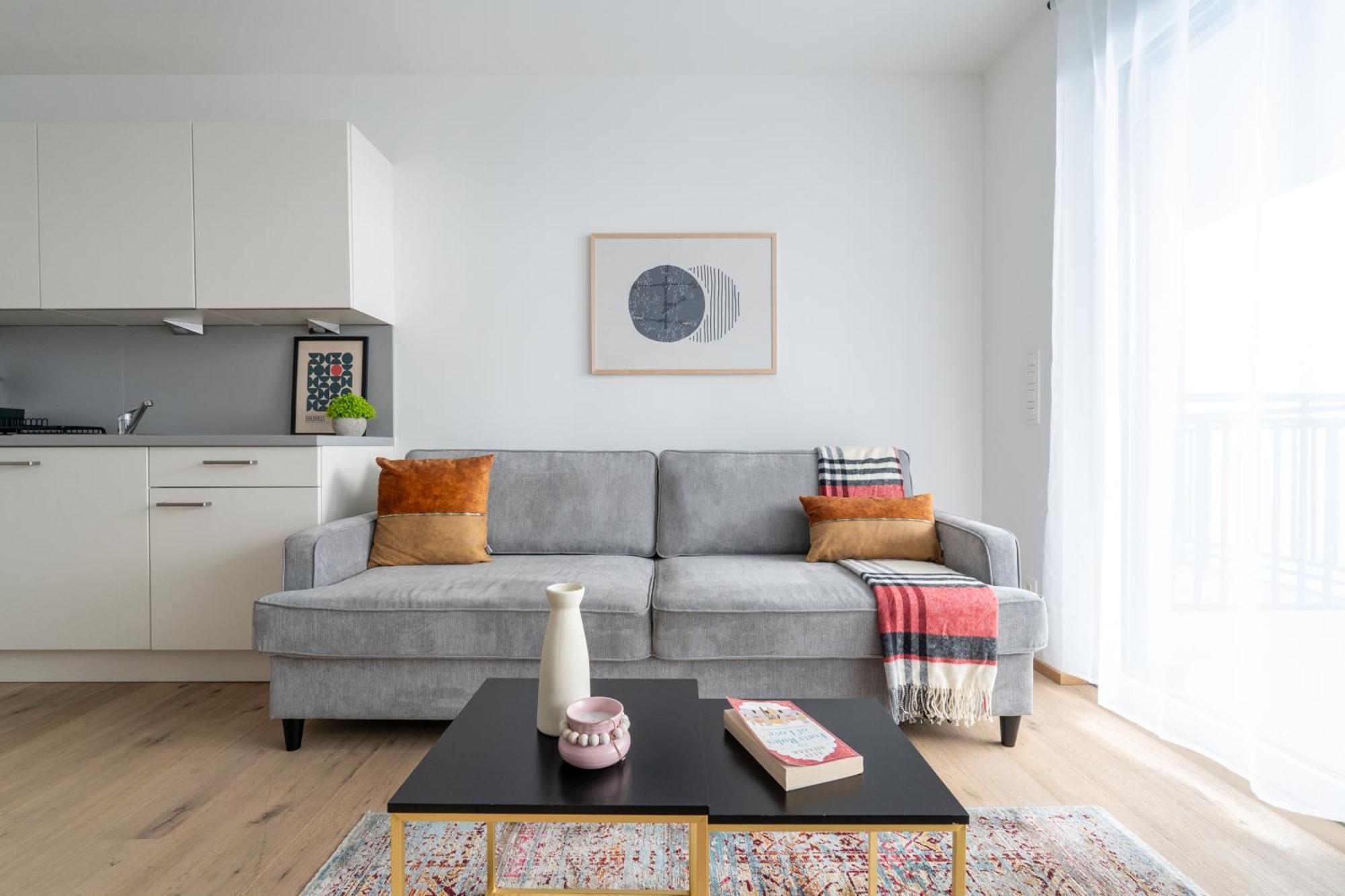 Elegant 1br Balcony Oasis By Hm Apartment *