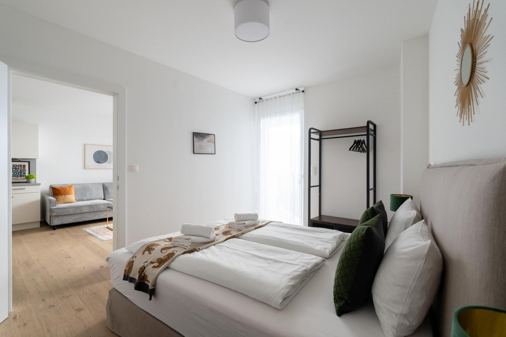 Elegant 1br Balcony Oasis By Hm