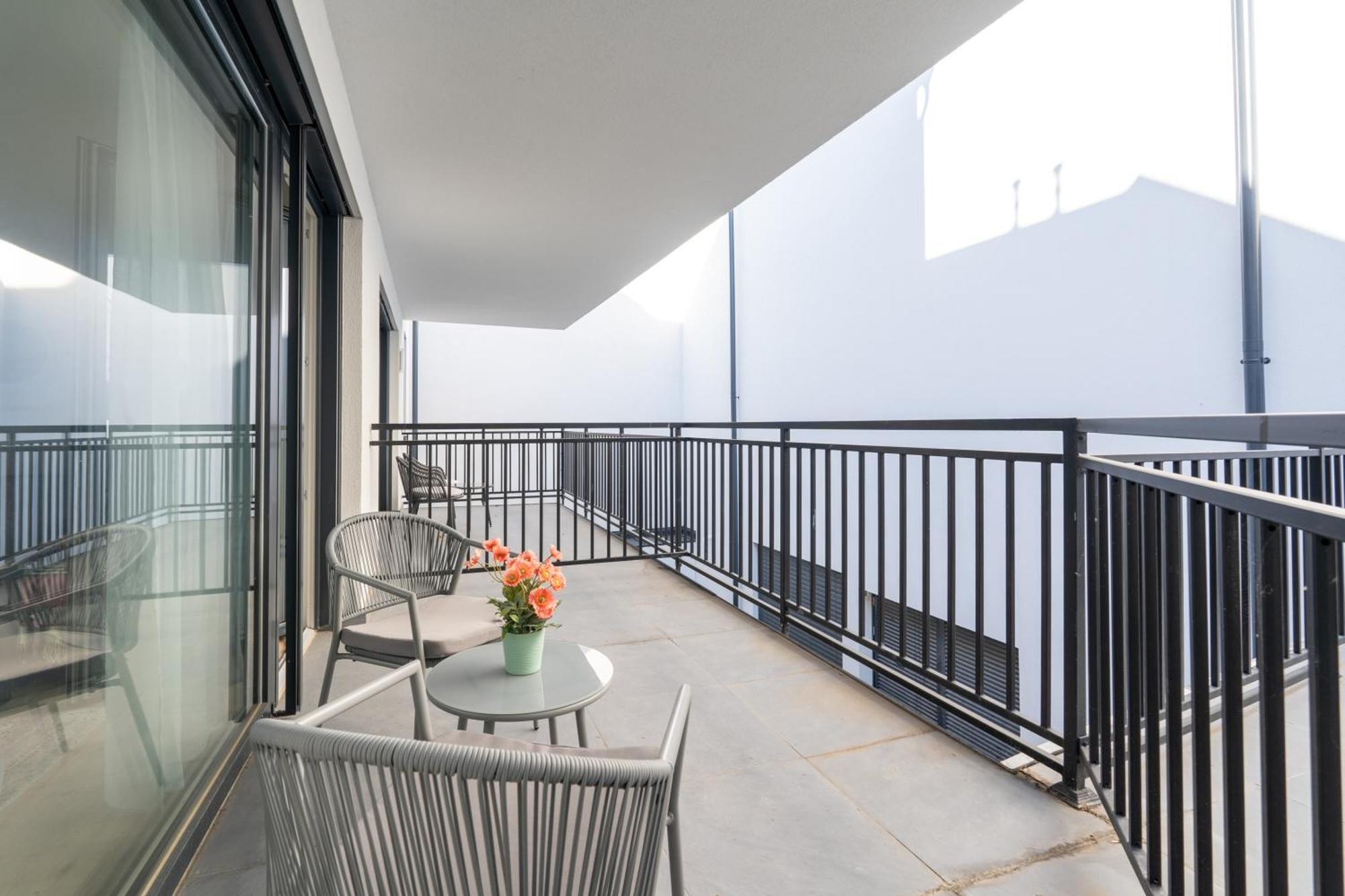 Elegant 1br Balcony Oasis By Hm Apartment