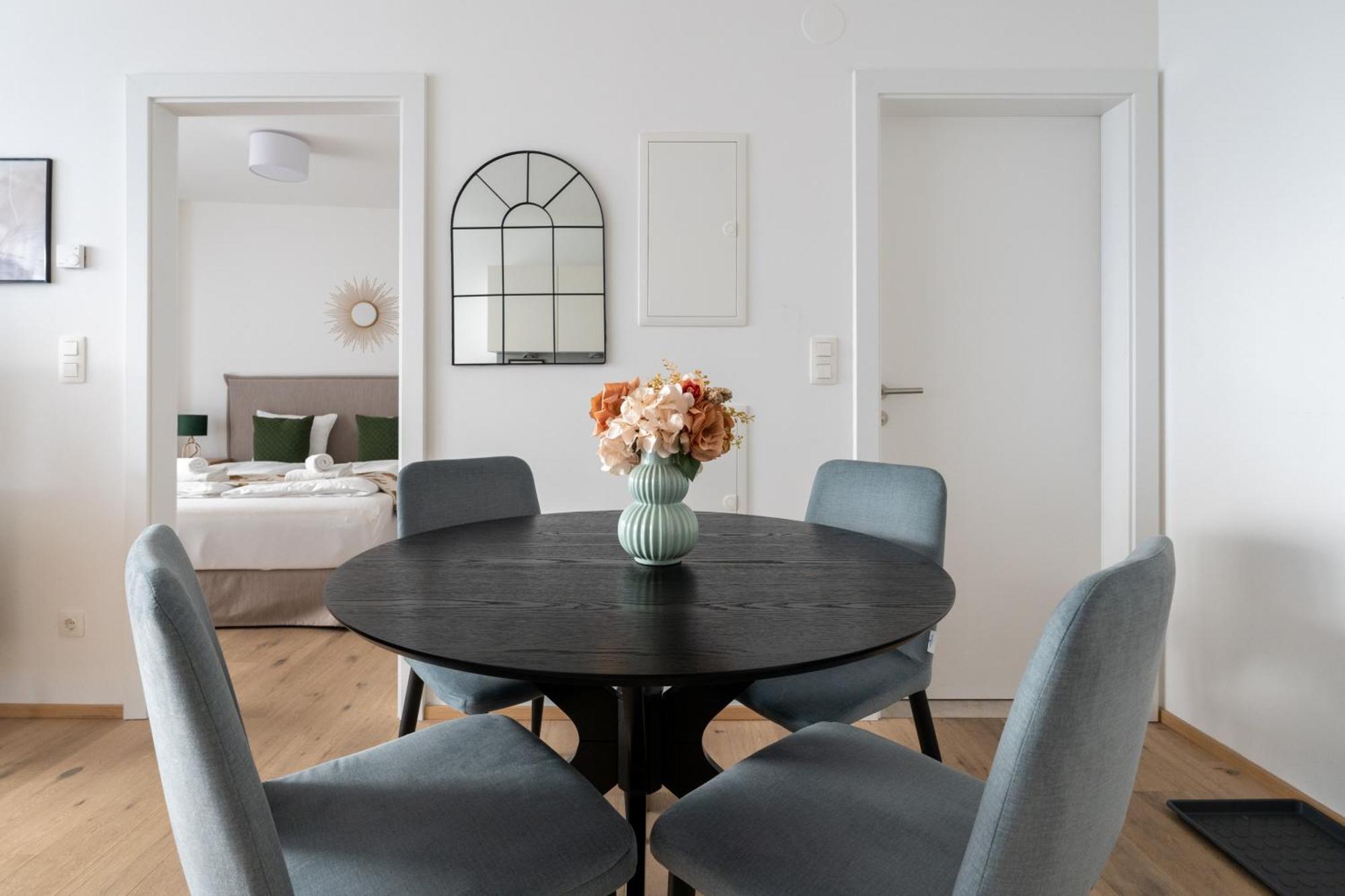 Elegant 1br Balcony Oasis By Hm Apartment *
