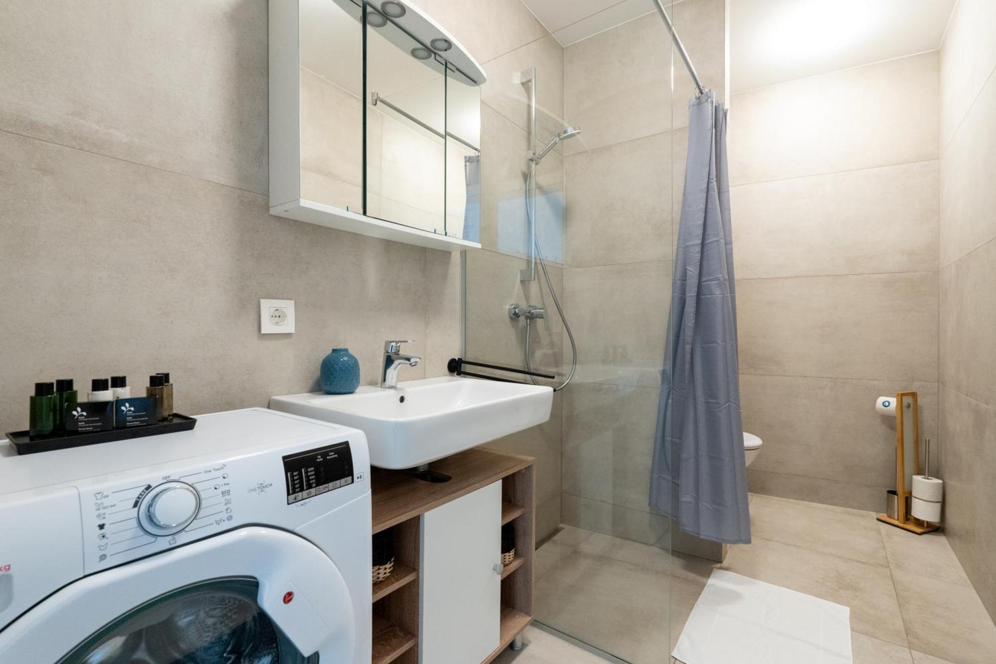 Apartment Elegant 1br Balcony Oasis By Hm Vienna